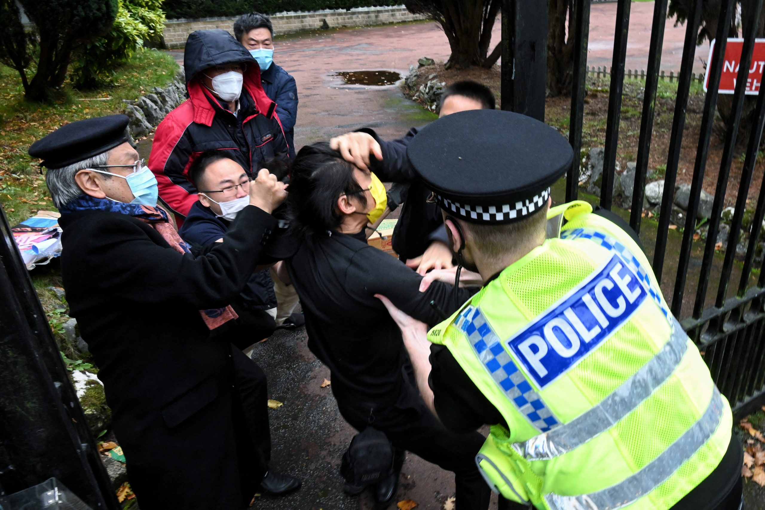 Londres convoca diplomata chinês após agressão a manifestante em Manchester