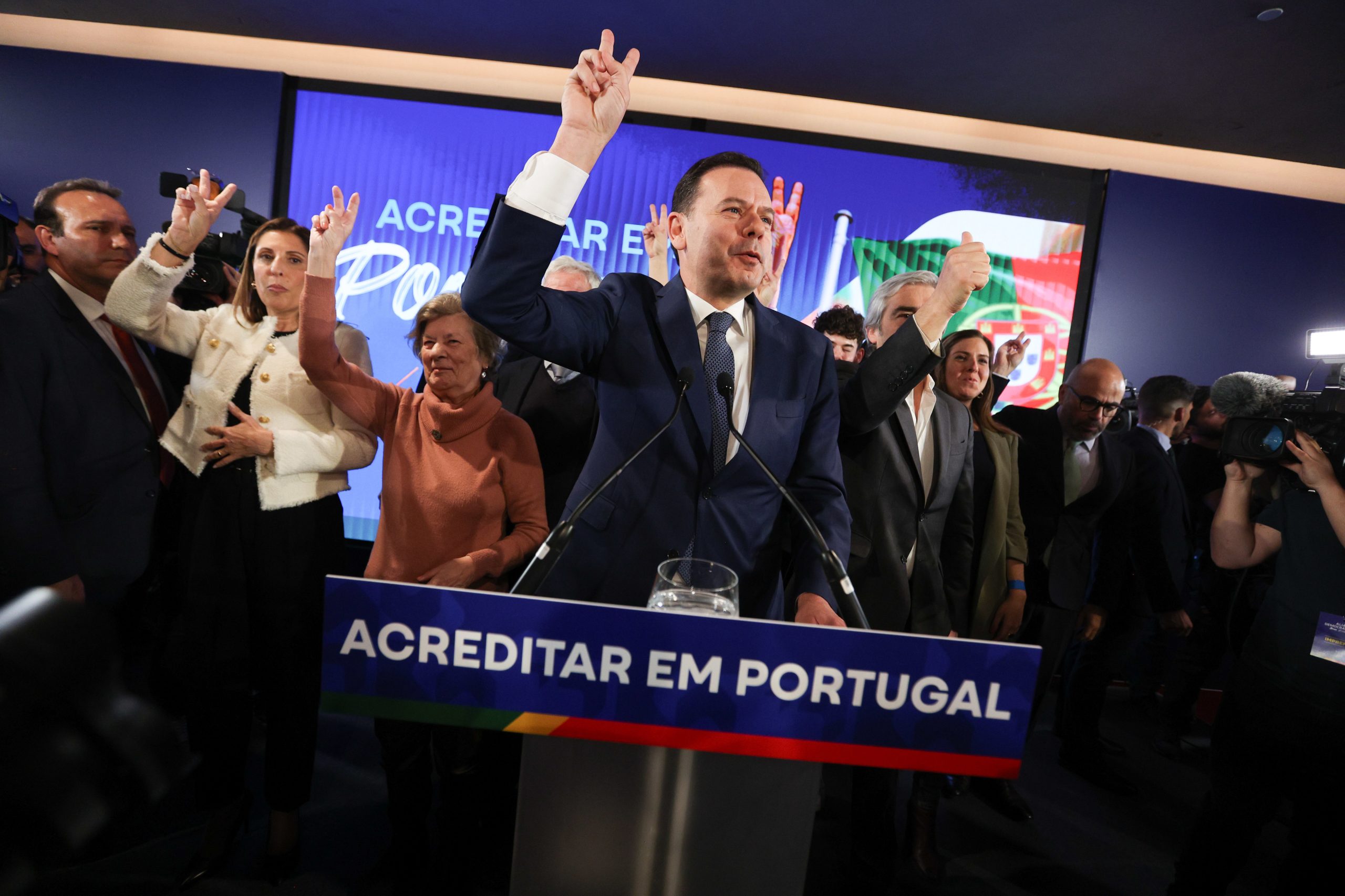 Metade do mapa é laranja e CDS regressa ao Parlamento. Pode não ter sido a madrugada pela qual esperaram, mas AD voltou a gritar “vitória”
