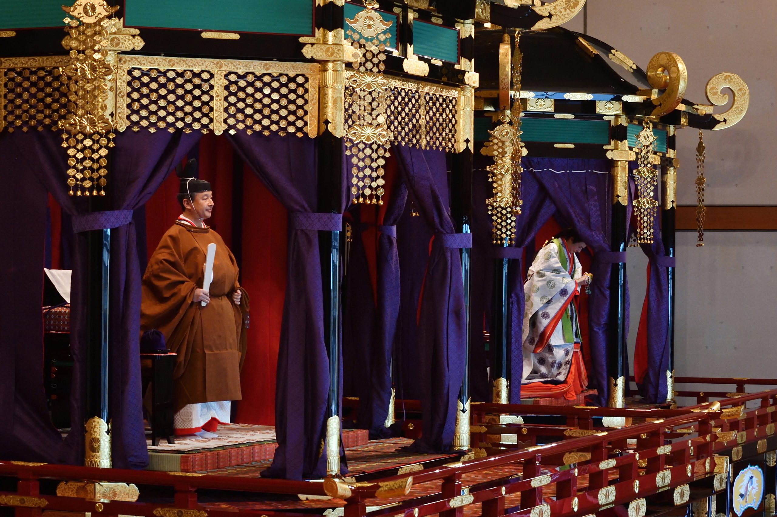 “Prometo aqui que sempre rezarei pela felicidade do povo japonês e pela paz mundial”. Novo imperador do Japão proclama formalmente a sua entronização