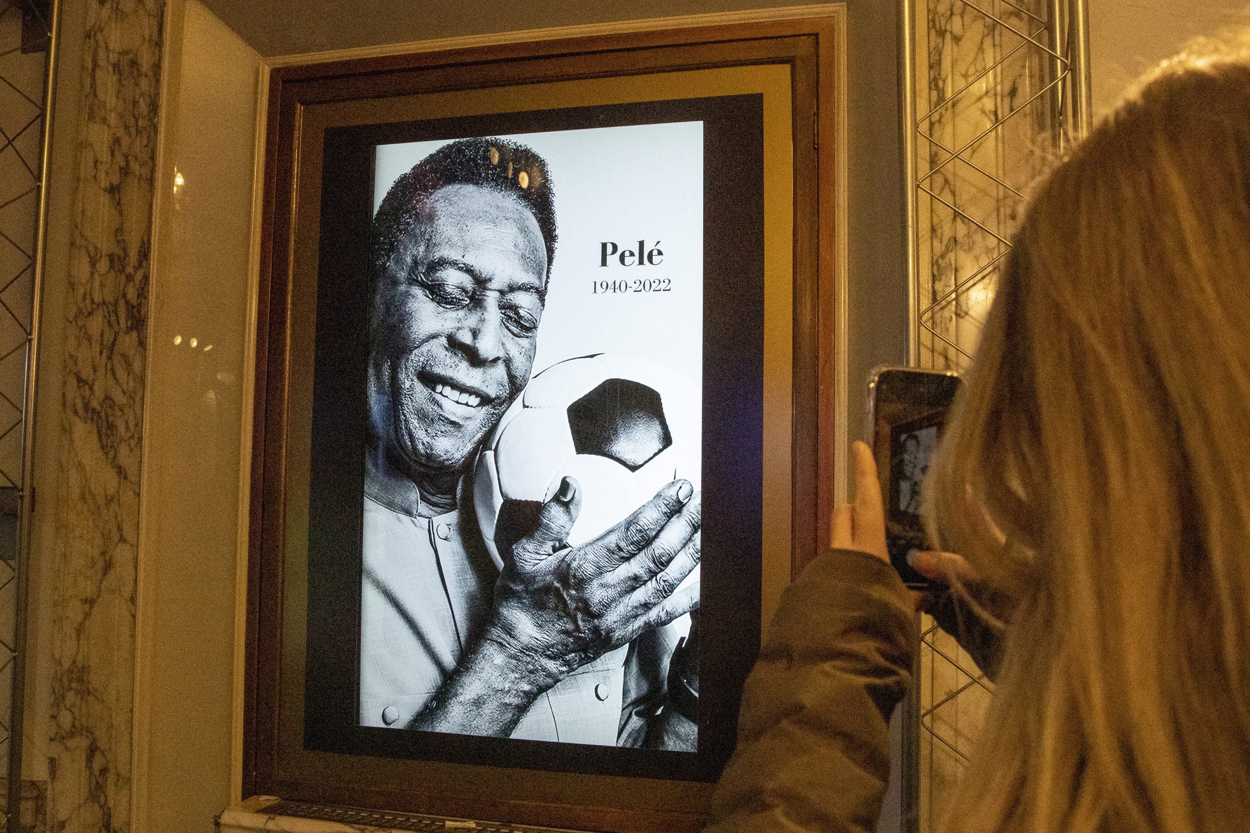 O Brasil e o Mundo despedem-se hoje de Pelé