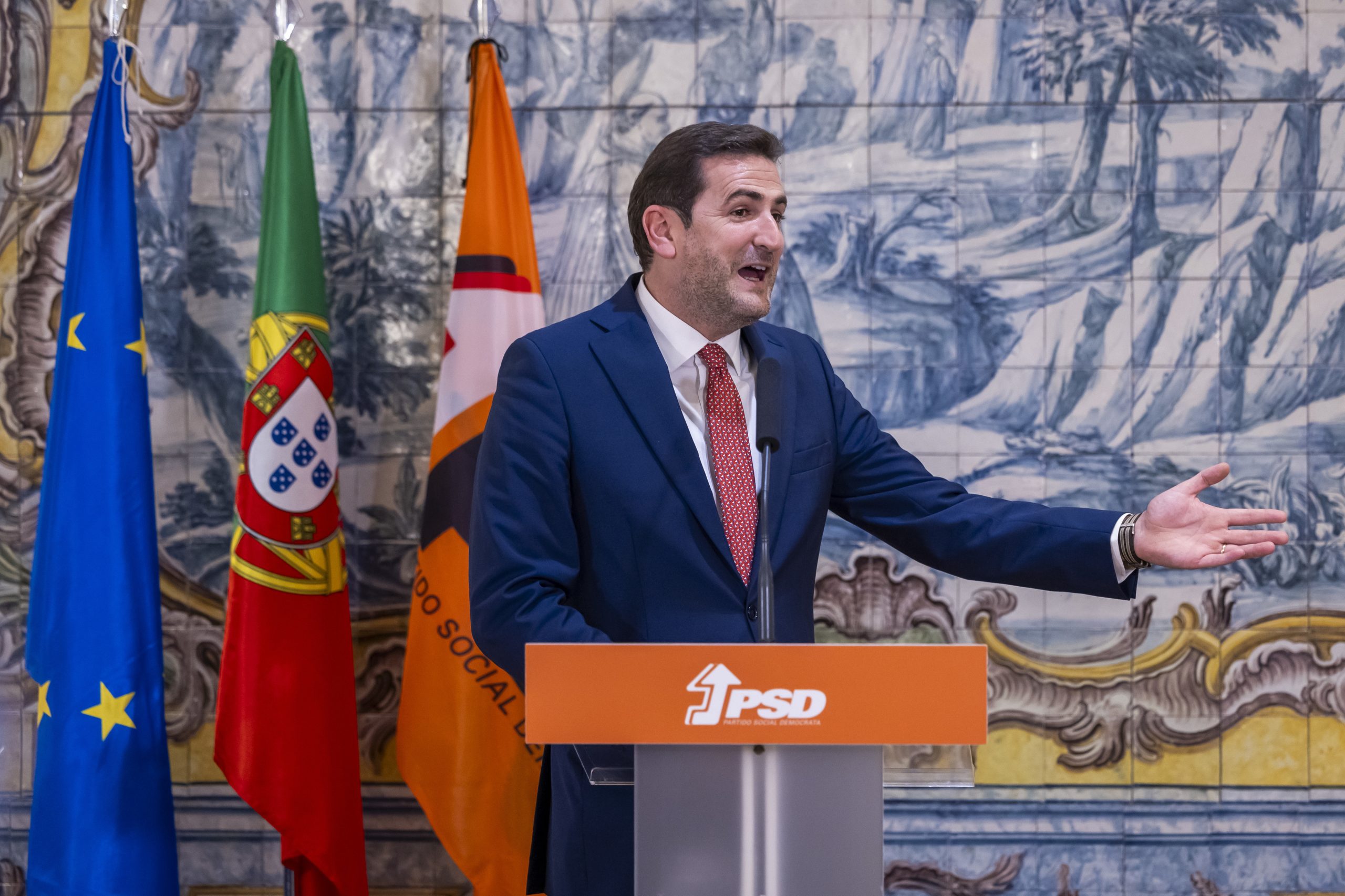 “Não foi possível” acordo de coligação com PPM por uma questão de lugares, diz Hugo Soares