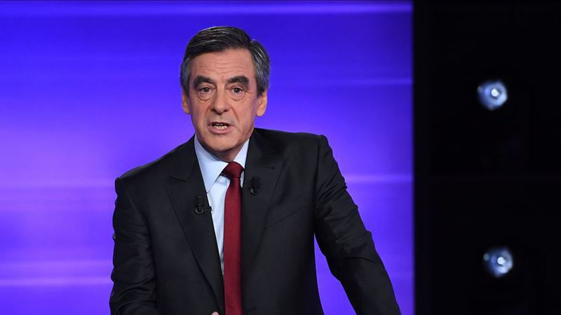 Fillon promete manter o estado de emergência