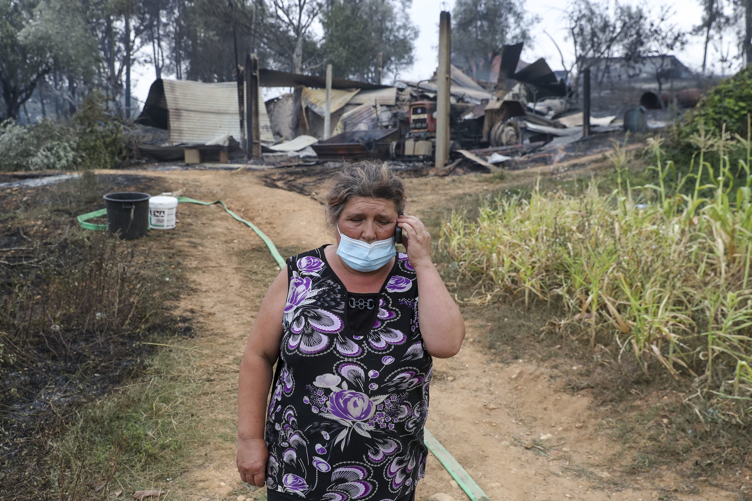 “Não se consegue descansar nunca mais”. O retrato dos corpos e olhos cansados nas aldeias de Pombal atingidas pelo fogo