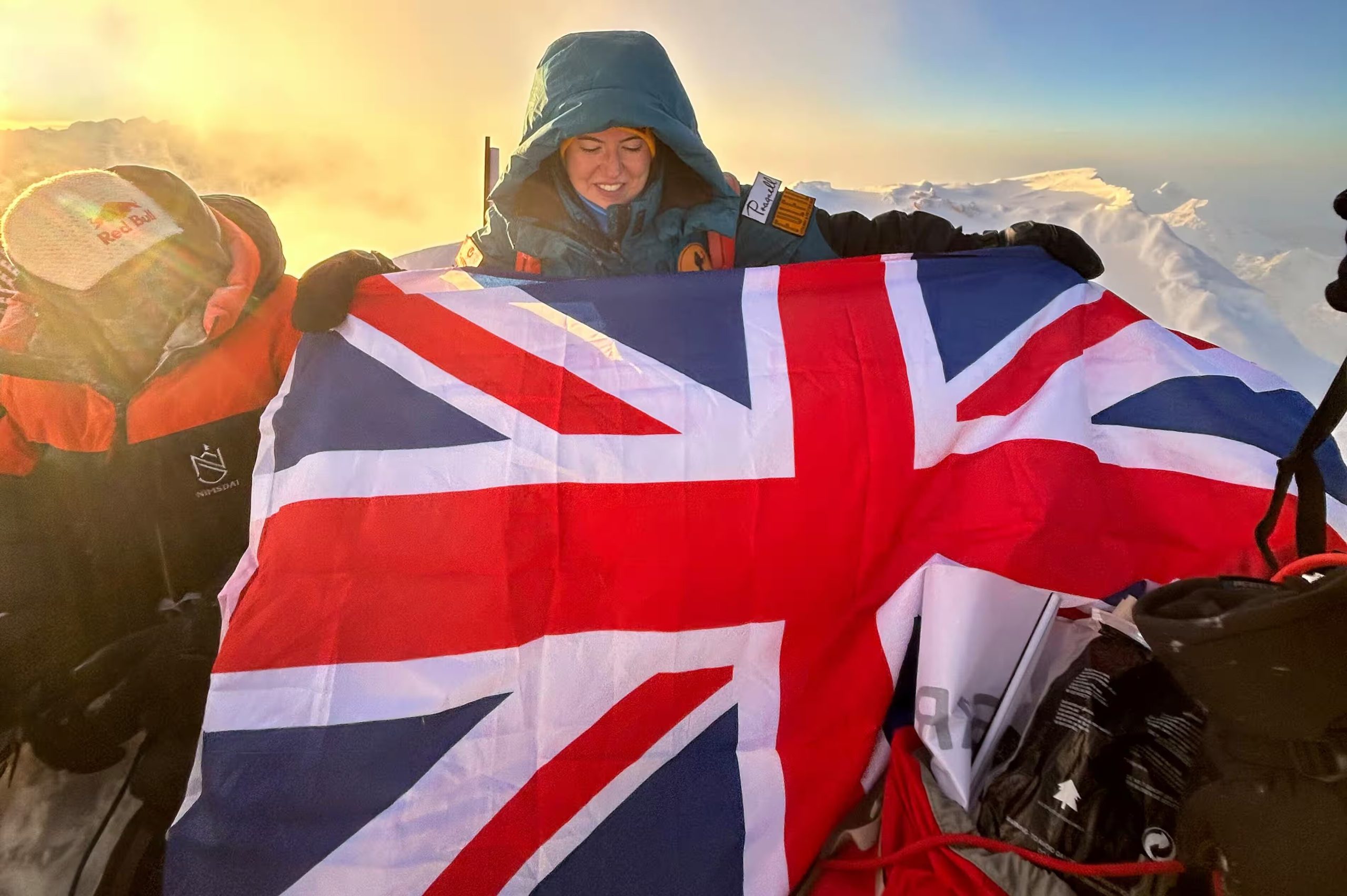 Britânica de 23 anos torna-se a mulher mais jovem a escalar os 14 picos mais altos do mundo
