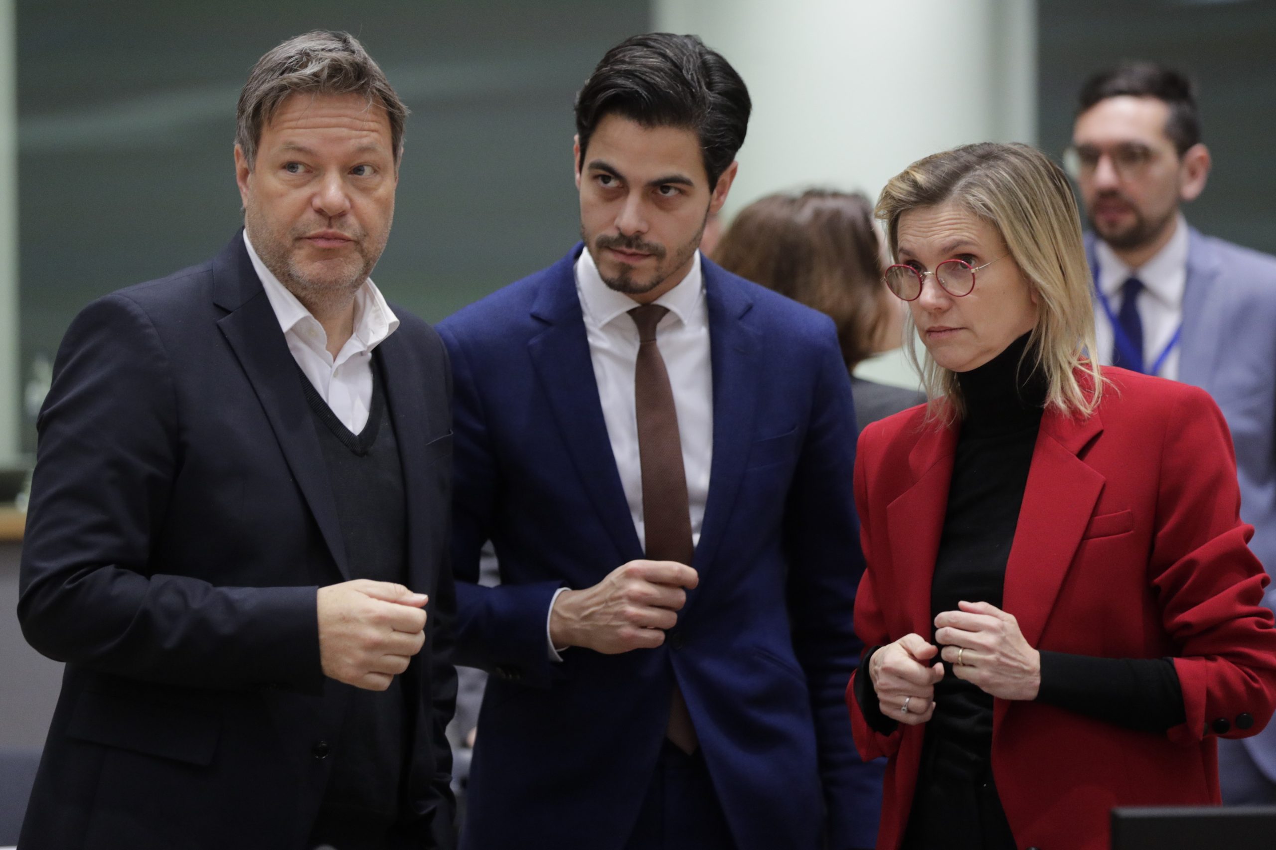 Máximo de 180 euros. UE chega a acordo sobre teto do preço para gás importado