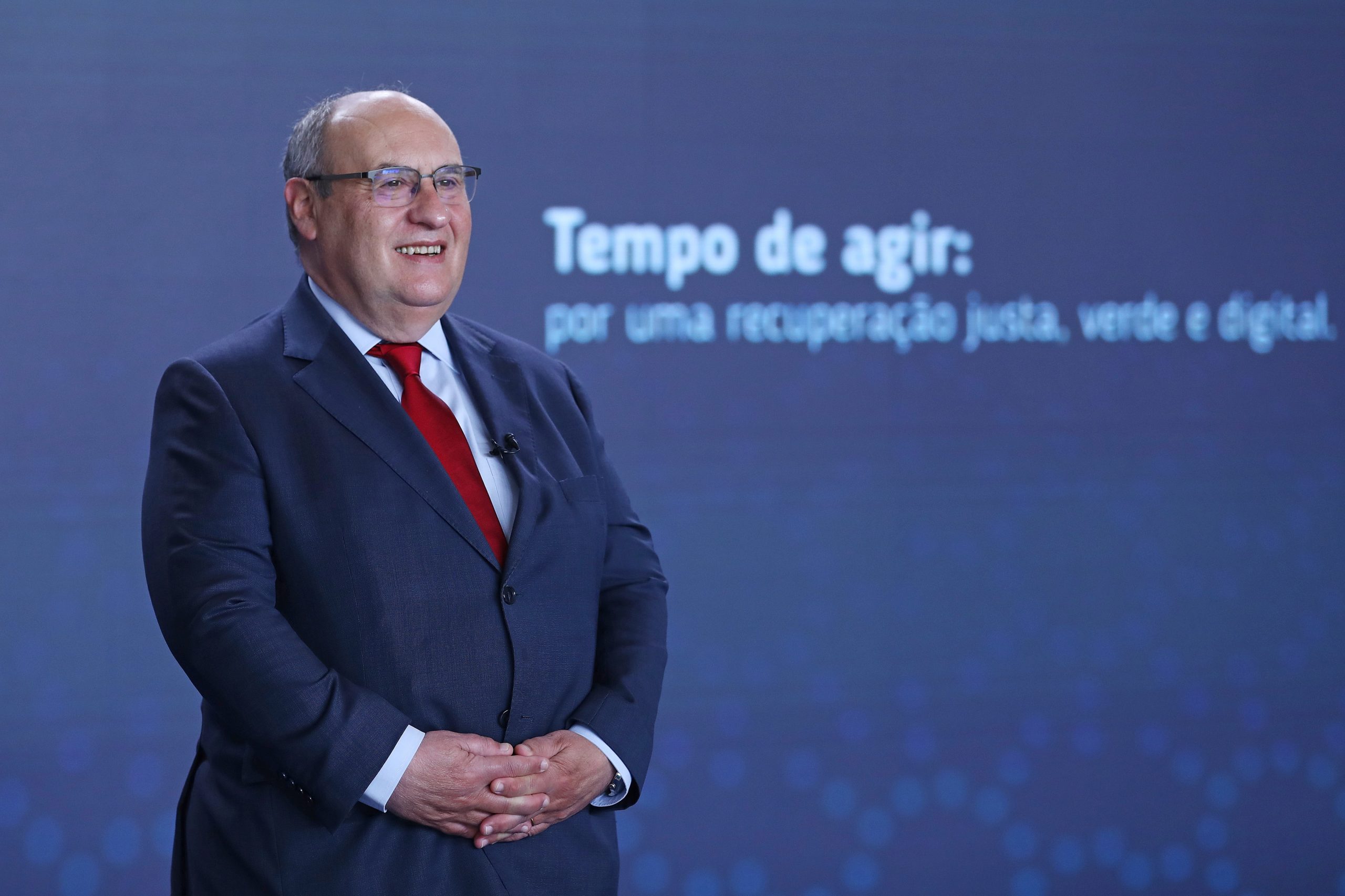 Migrações: António Vitorino apela à vacinação contra a covid-19 em função do risco e não da nacionalidade