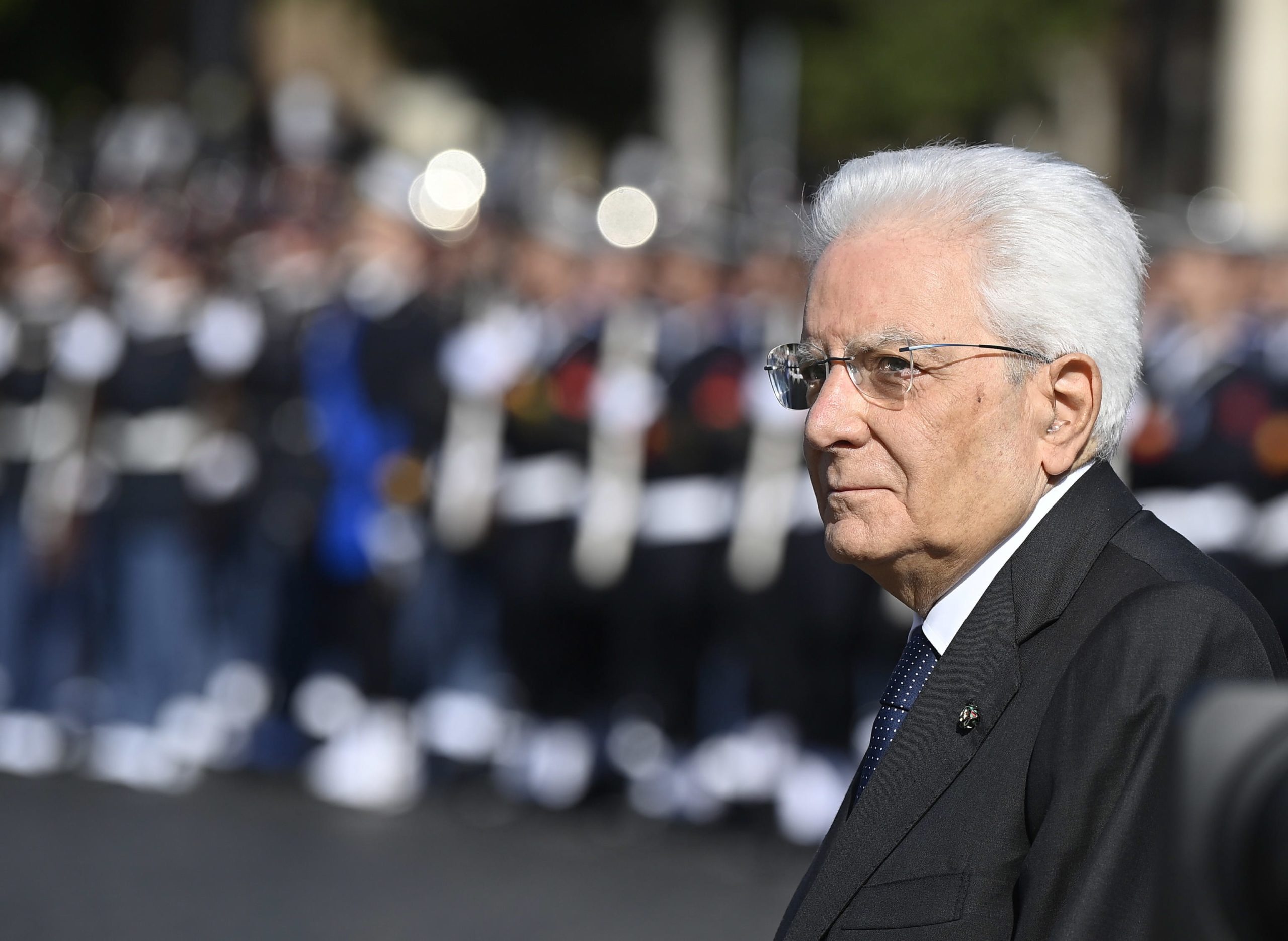 Presidente da Itália Sergio Mattarella pede democracia forte contra o fascismo