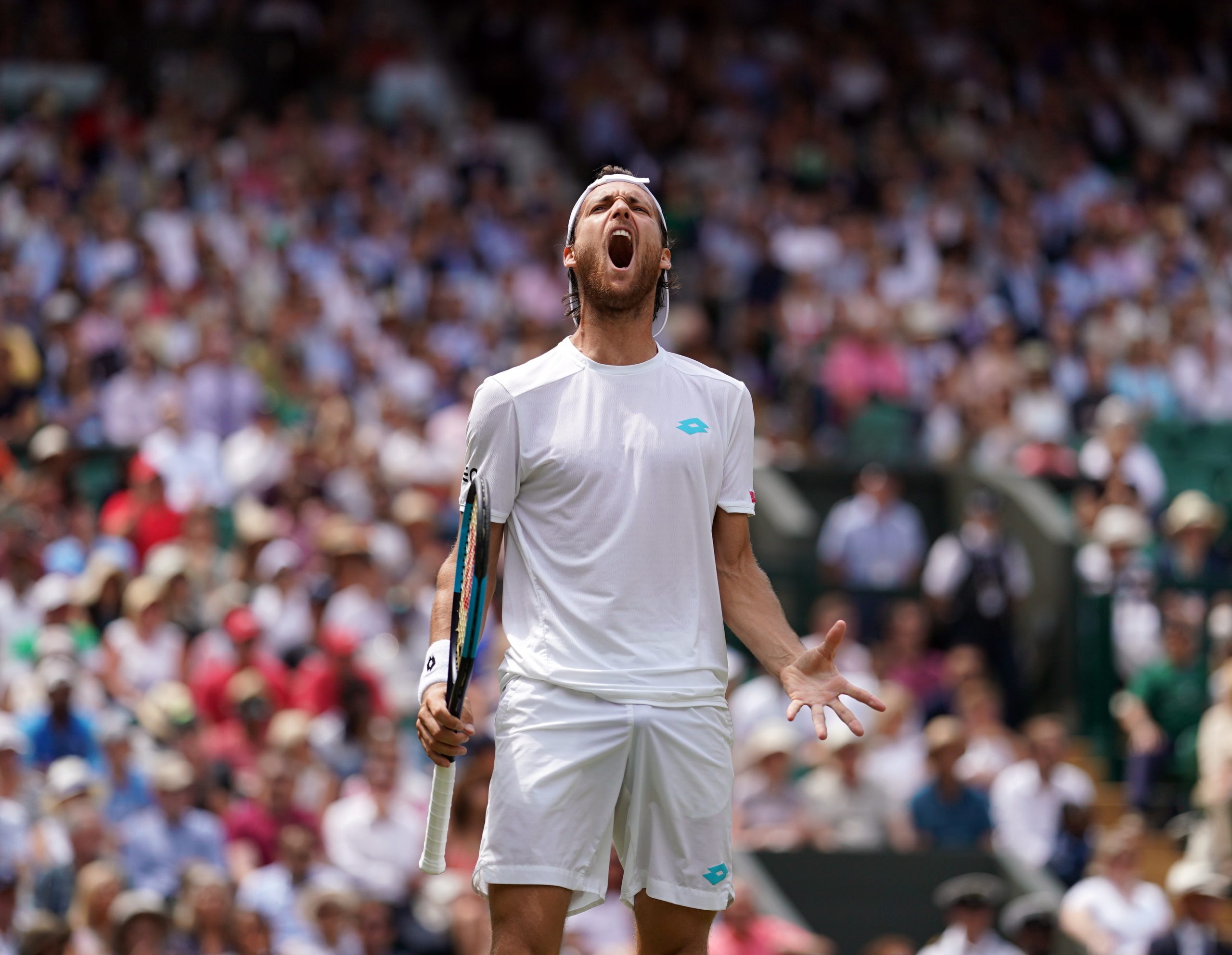 João Sousa sobe 13 lugares no ‘ranking’ mundial depois de ‘oitavos’ em Wimbledon