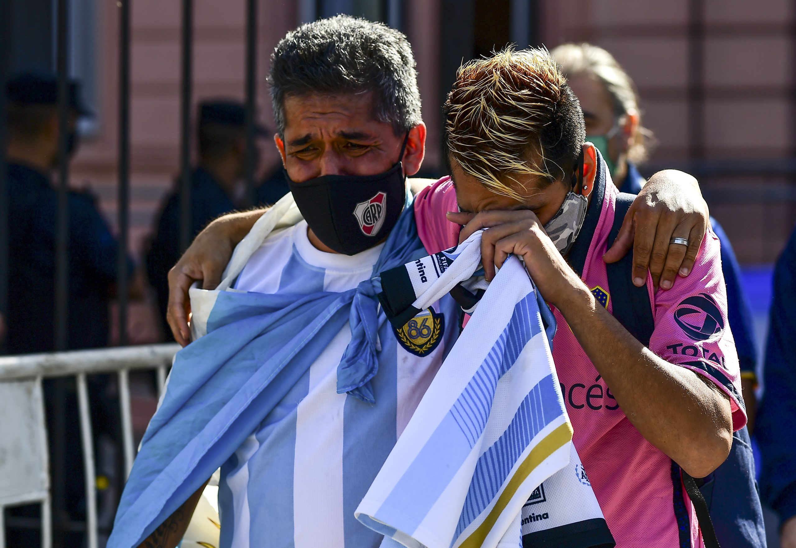 Maradona: Uma Argentina em comoção despede-se do seu ídolo