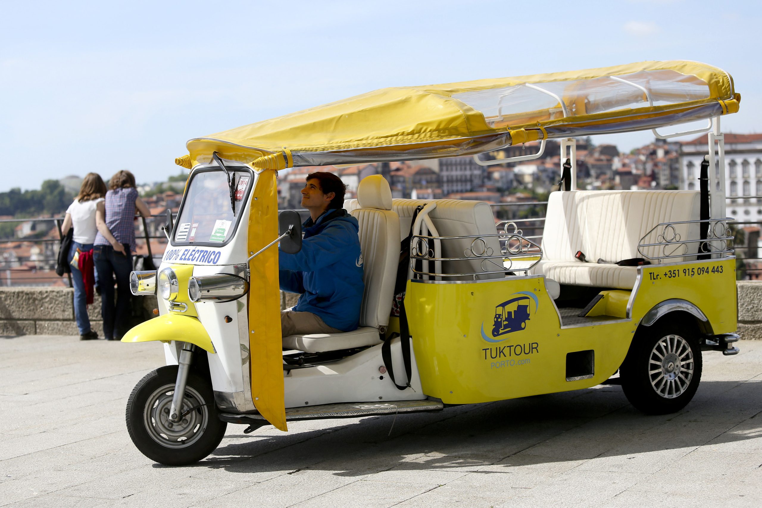 Câmara de Lisboa estuda Martim Moniz como centro para transportes turísticos