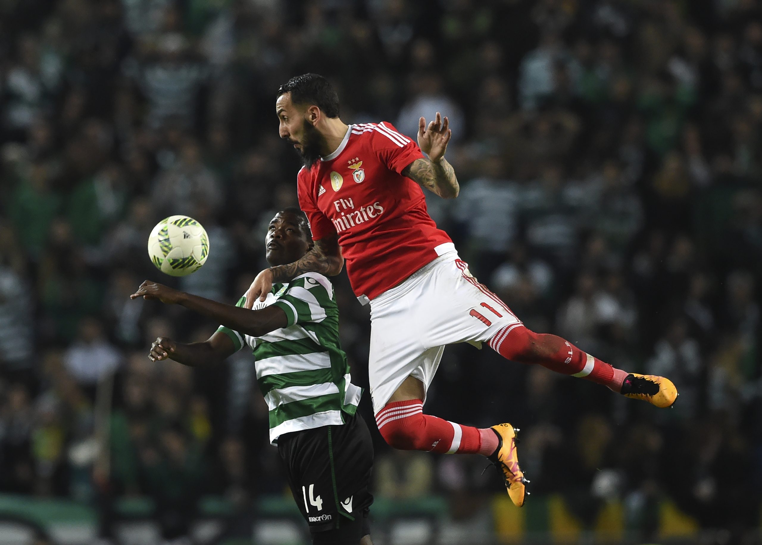 Há dérbis e dérbis. Este vale a liderança e muitos milhões em campo