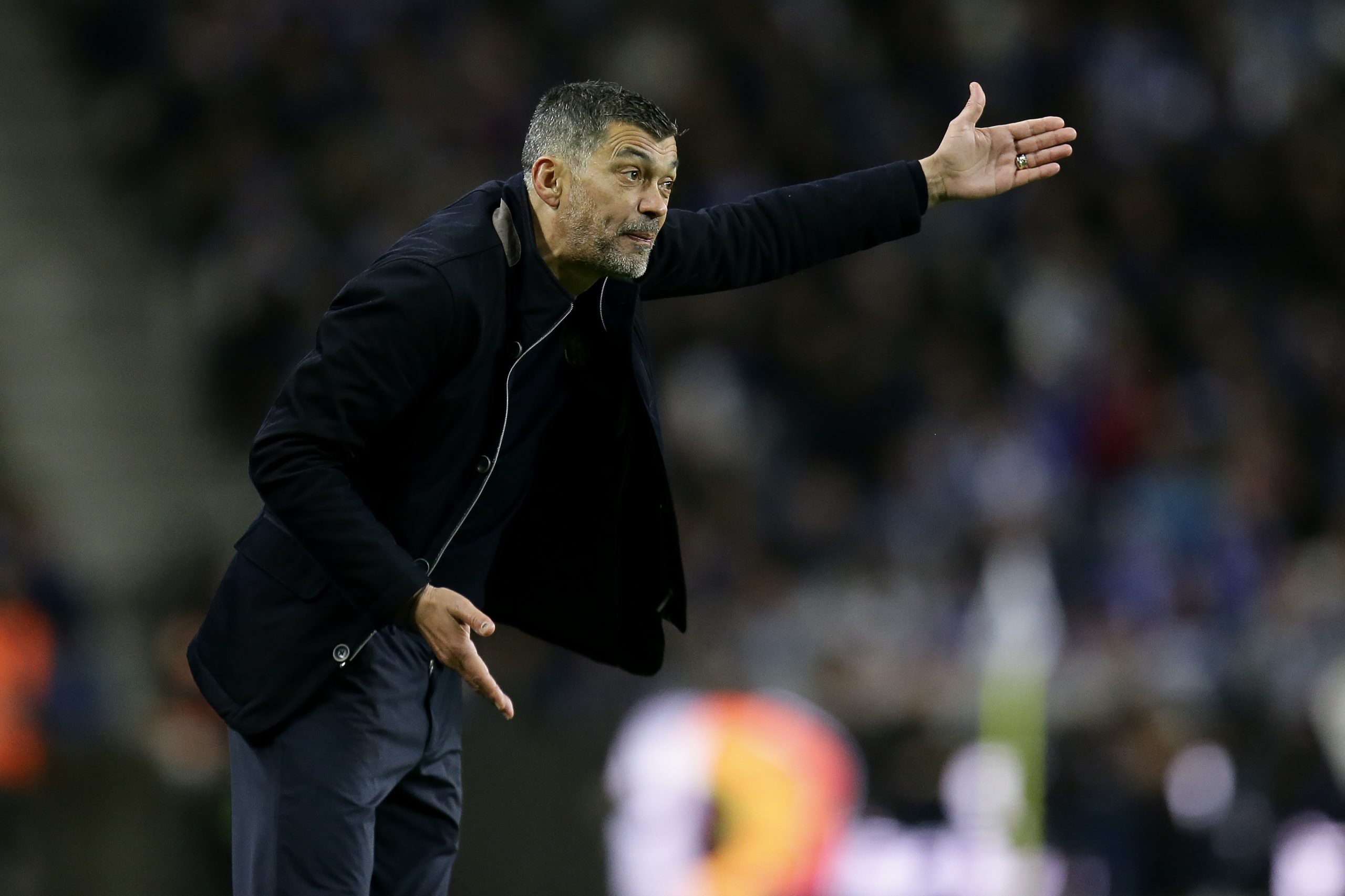 Sérgio Conceição repreende festejos pela goleada no clássico