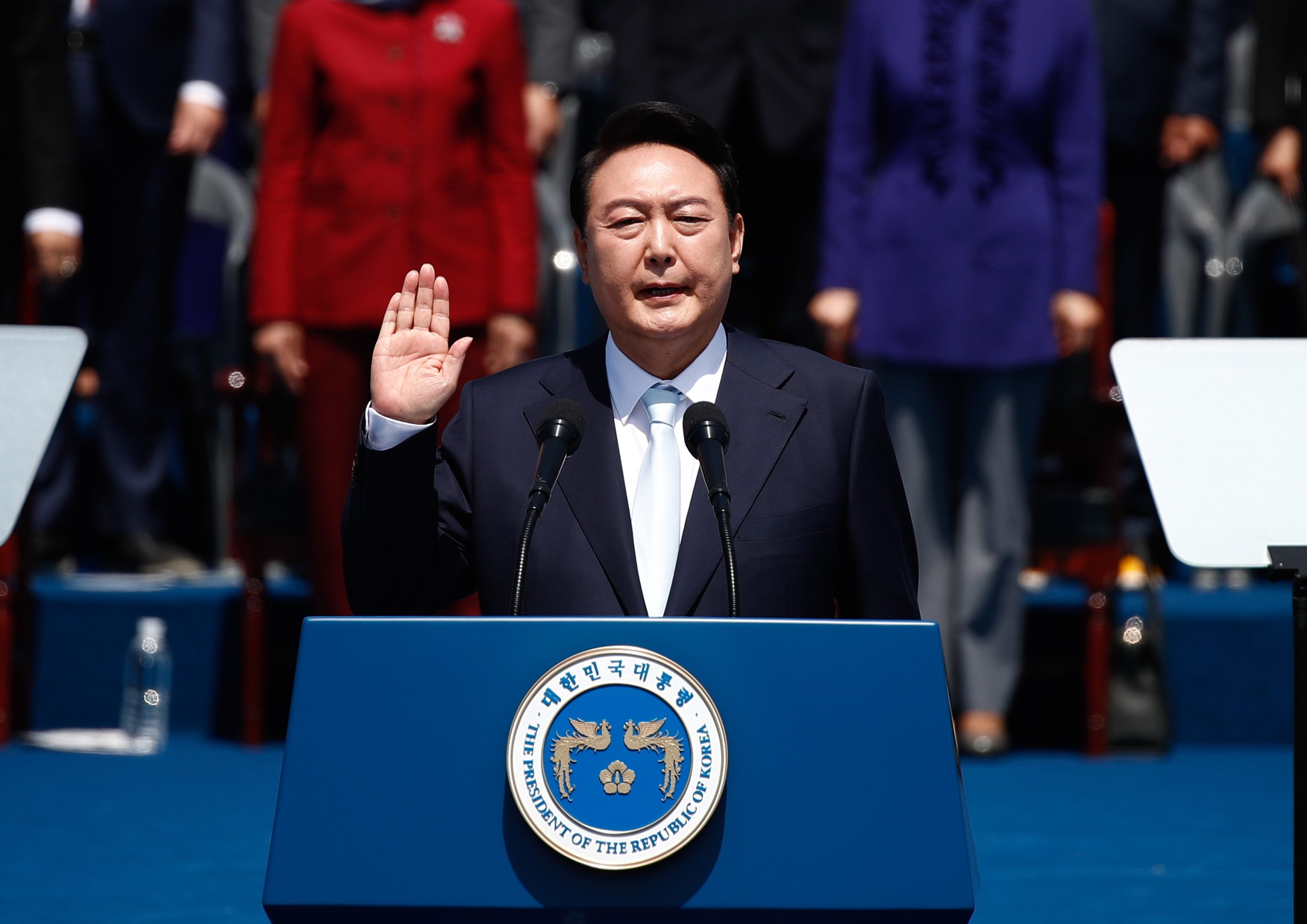 Uma lei marcial invocada 45 anos depois. O que se passou com o presidente sul-coreano?