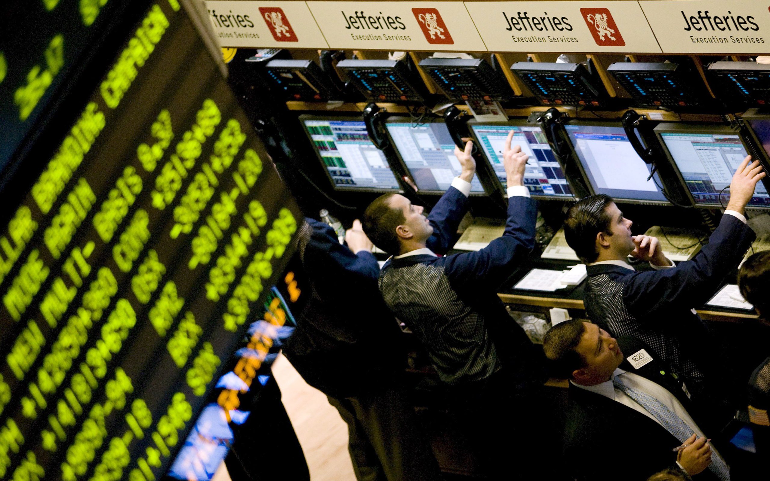Wall Street fecha em alta graças às tecnológicas e a indicadores macroeconómicos