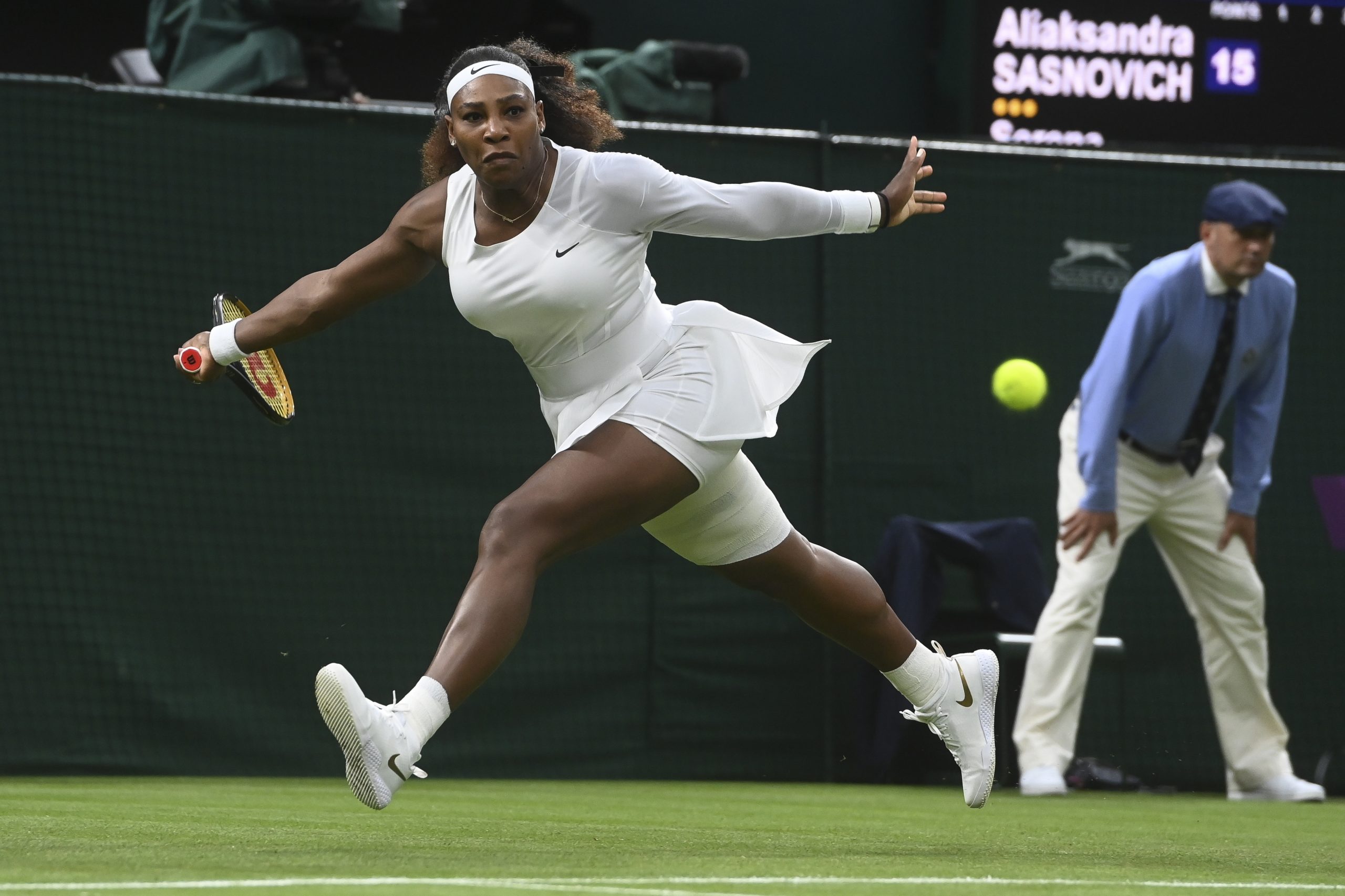 Serena Williams joga em Wimbledon após um ano de ausência