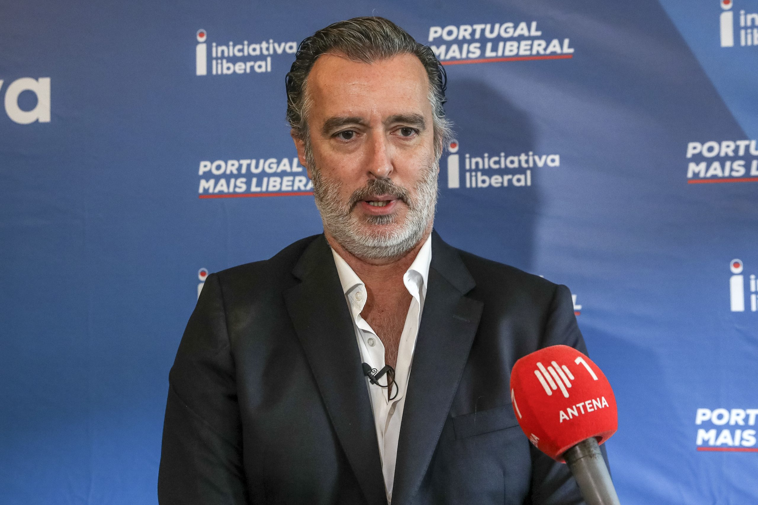 Liberal Cotrim Figueiredo não comenta saída de Jerónimo de Sousa, mas diz que foi sempre “muito cordial”