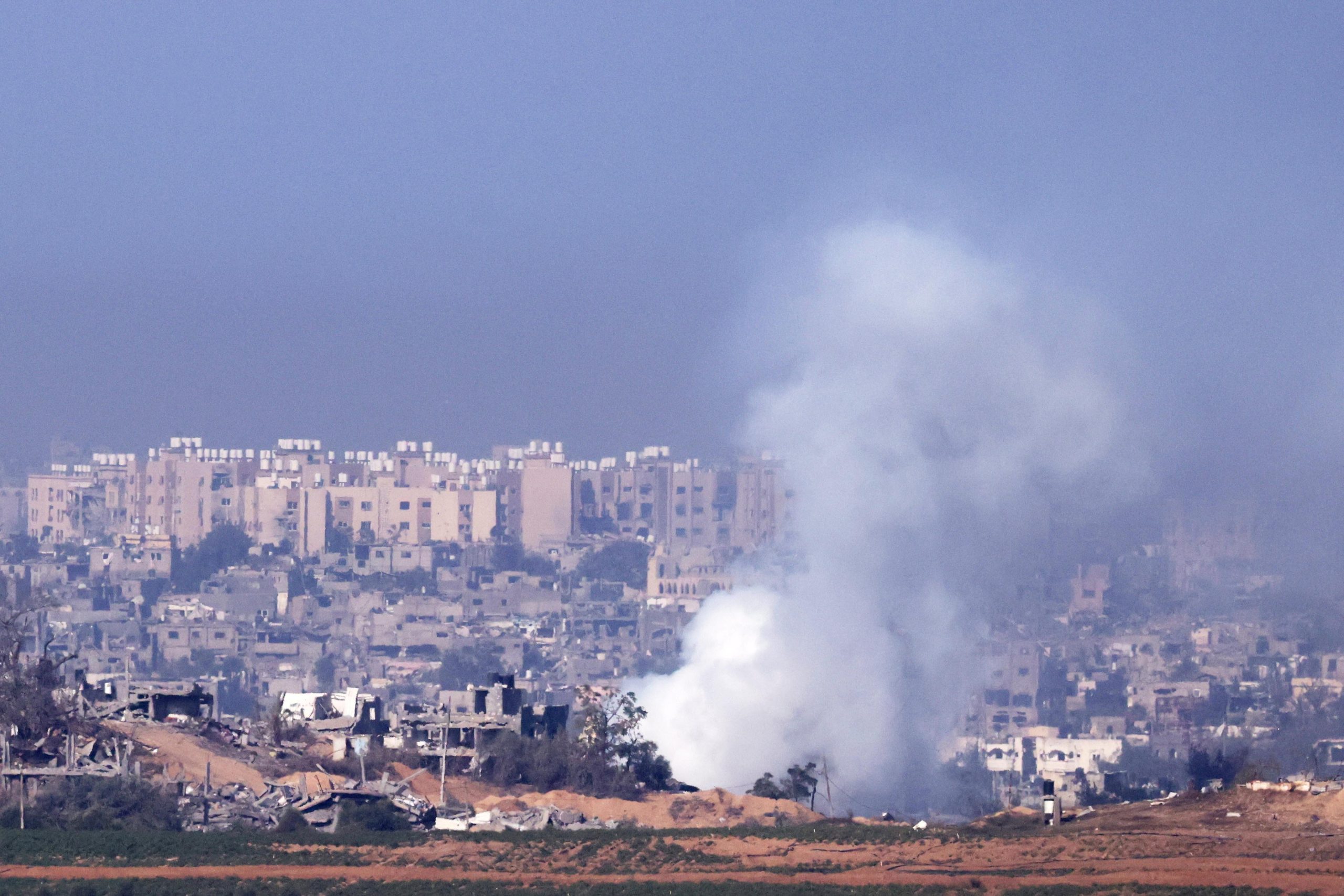 Hamas diz que bombardeamentos a Gaza já provocaram 10.238 mortos