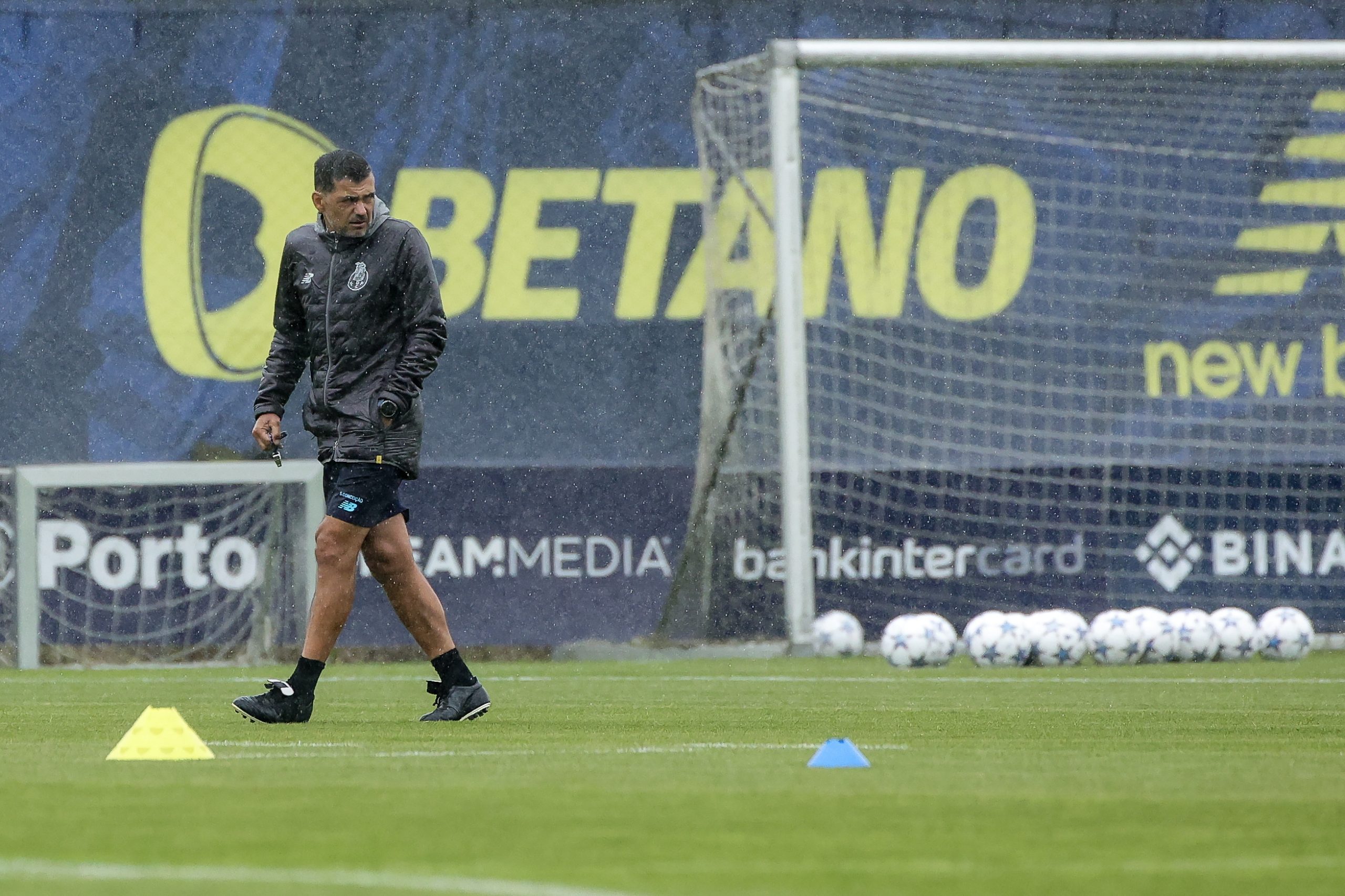 Conceição diz que só um FC Porto “sólido e humilde” poderá vencer Antuérpia