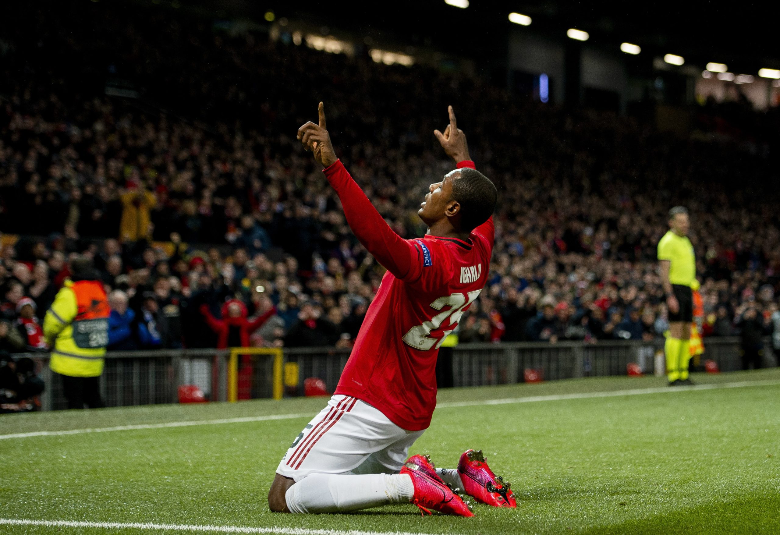 Ver um jogo de pé. Manchester United vai testar zonas “seguras” em Old Trafford