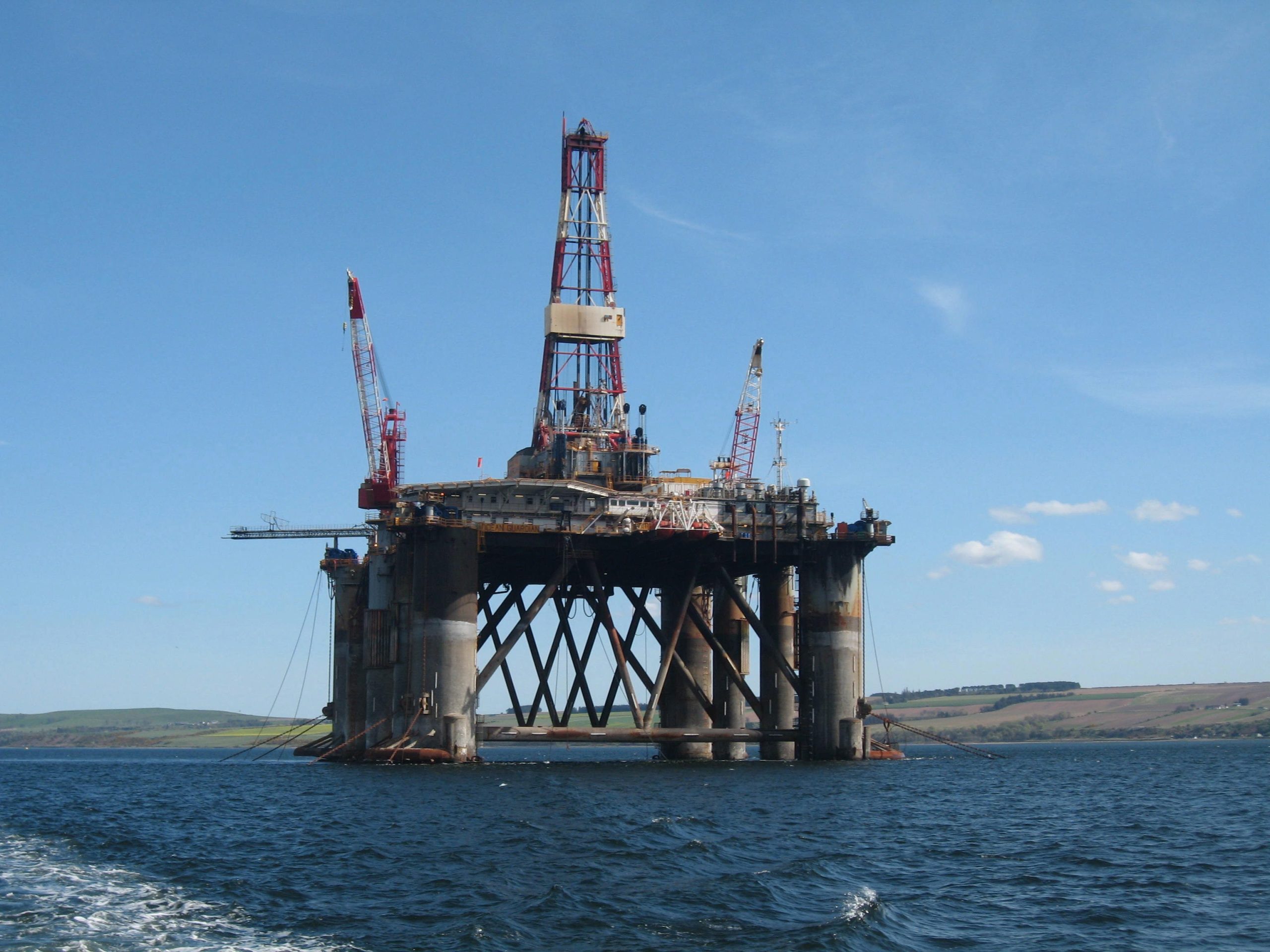 Desde 2001 que o preço do barril de petróleo não era tão baixo. Na altura havia uma crise no transporte aéreo devido ao 11 de setembro