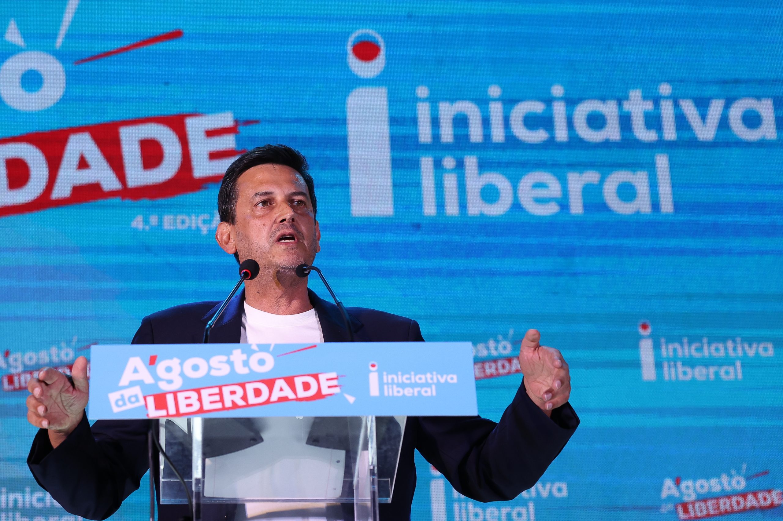 IL acusa Marcelo de “invasão permanente” do espaço negocial