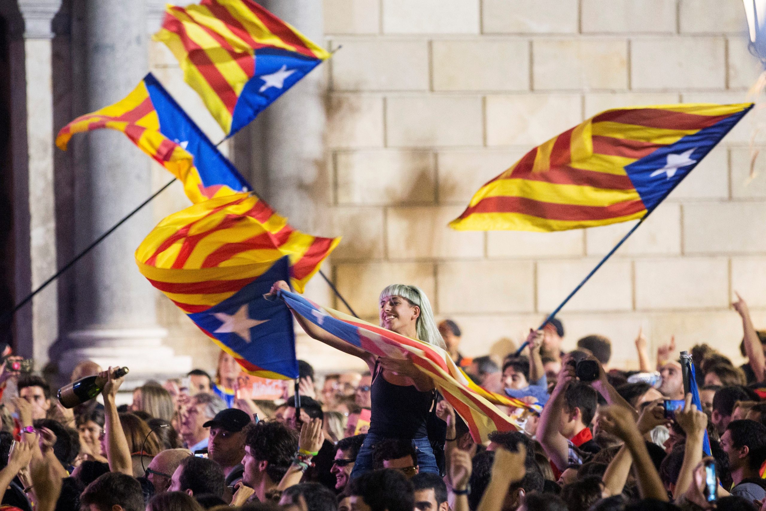 Catalunha: Primeira sondagem indica fim de maioria separatista no parlamento regional da Catalunha