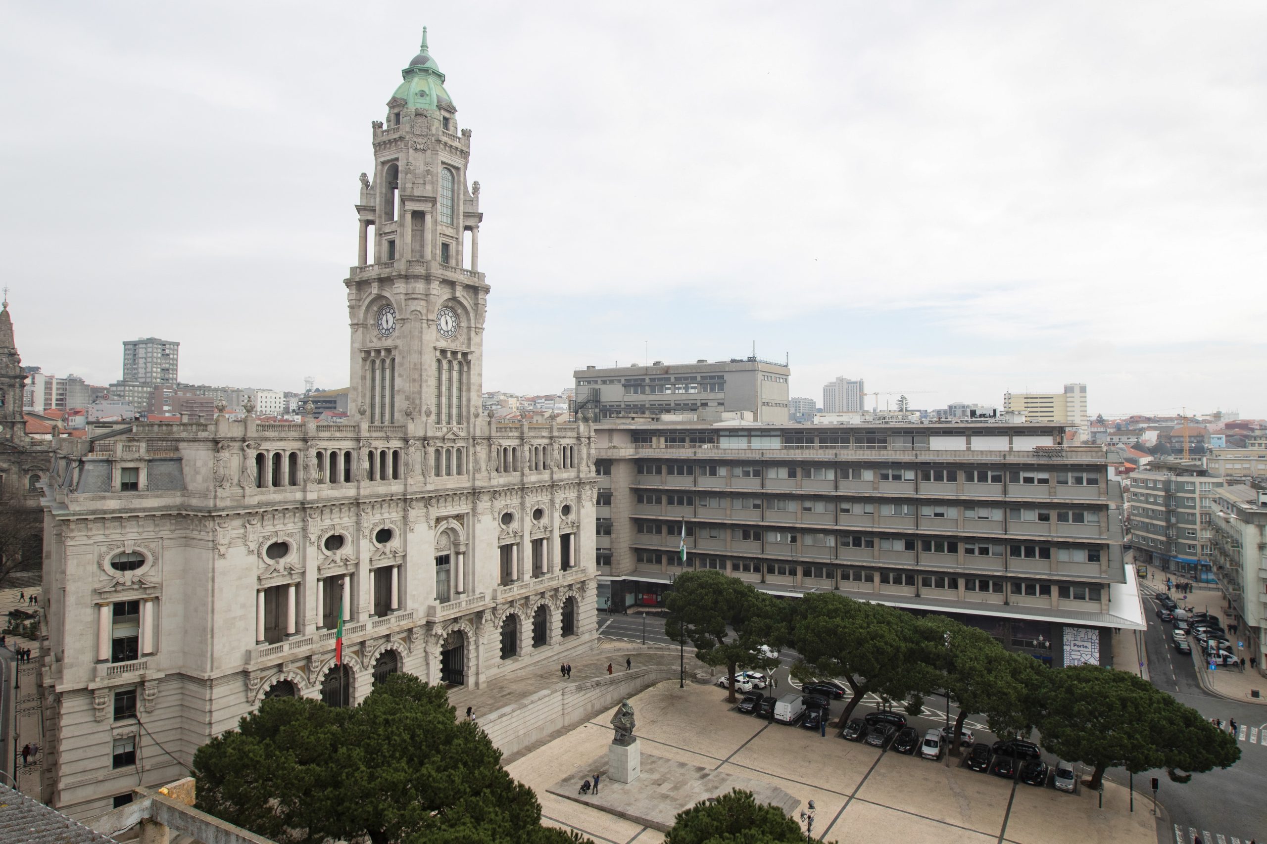 PS revela que vai viabilizar orçamento da Câmara do Porto e PSD estranha anúncio
