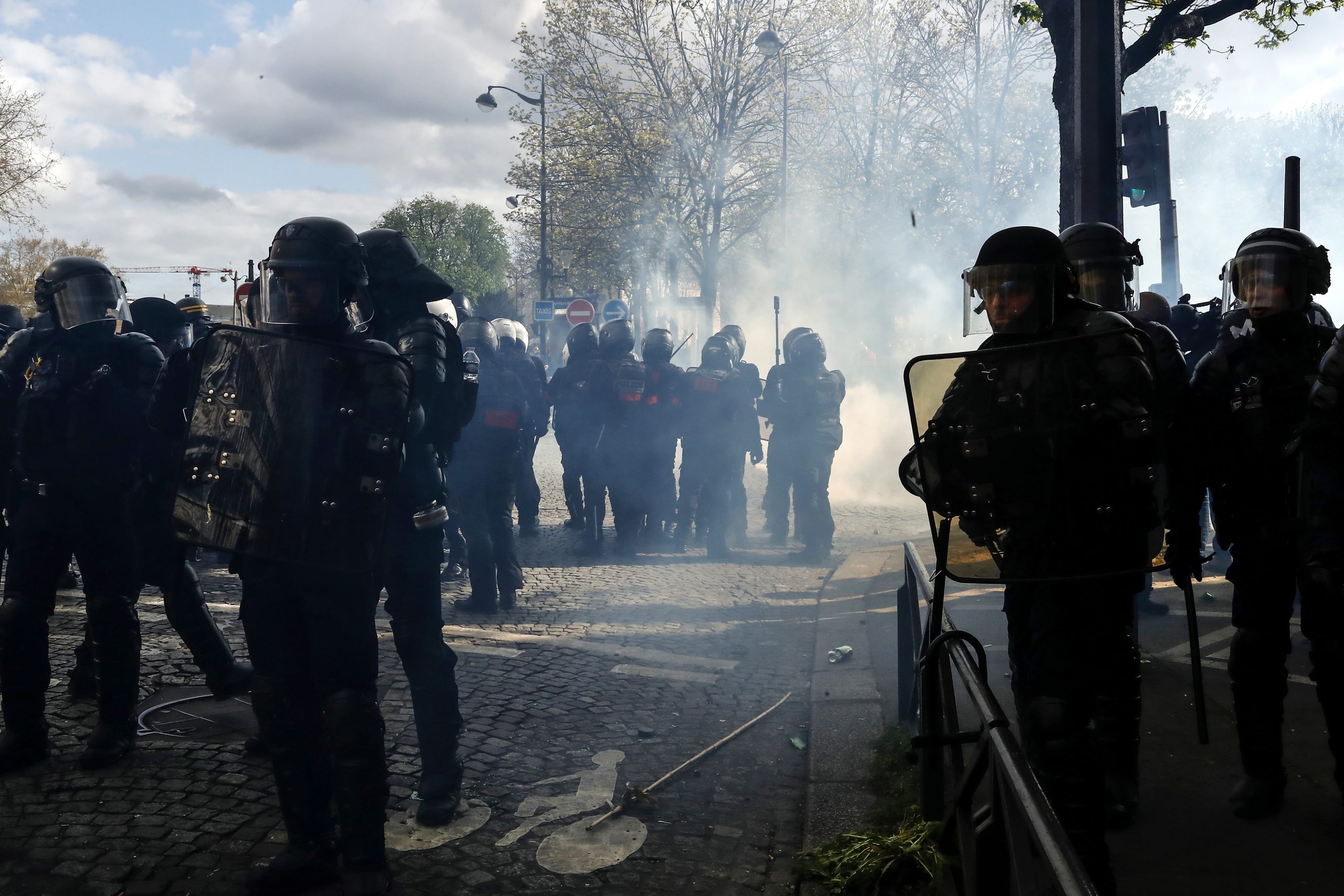 Pelo menos 20 pessoas detidas em Paris nas manifestações contra reforma das pensões