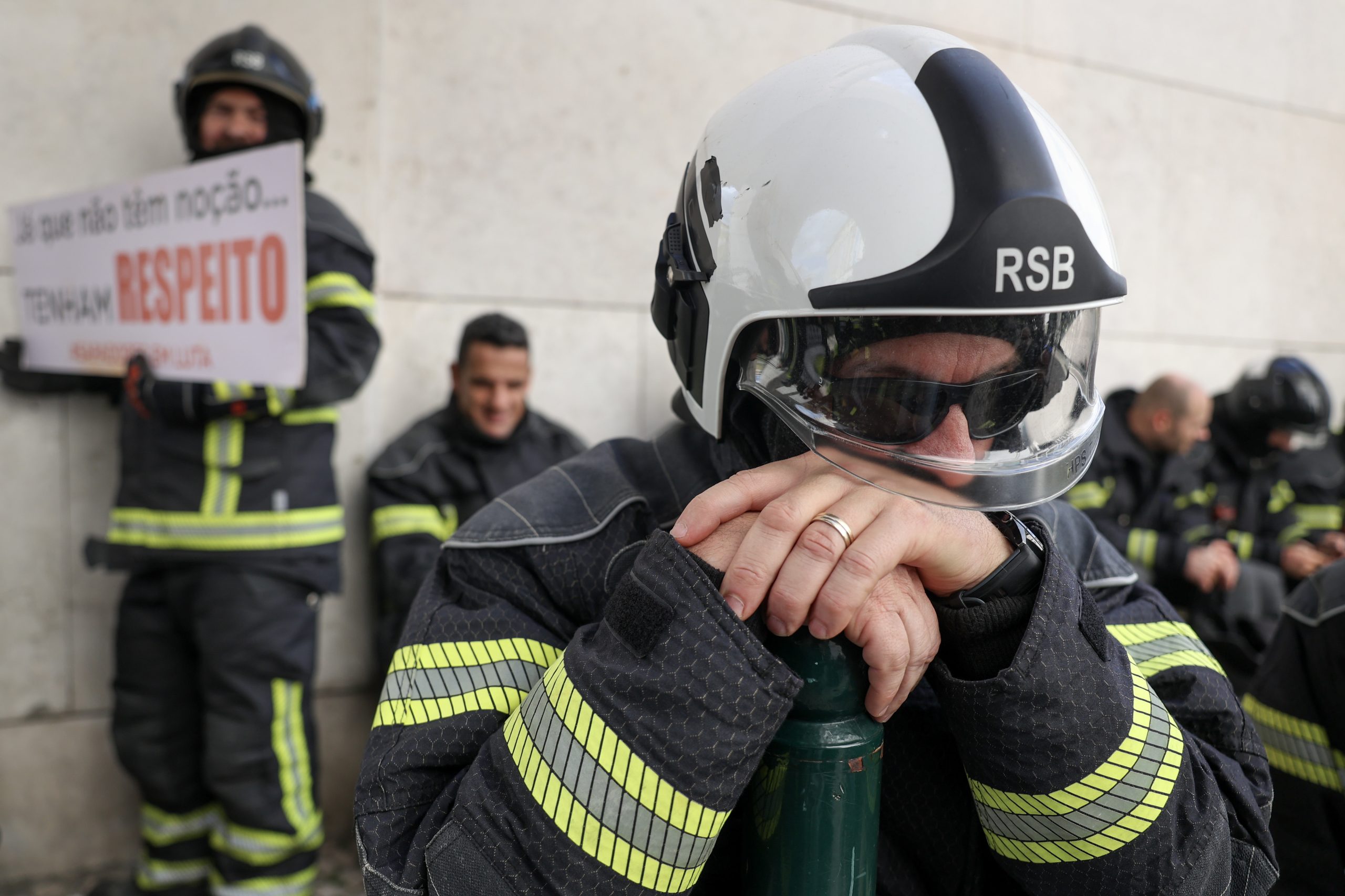 Sindicato dos bombeiros sapadores sai de reunião sem acordo com Governo