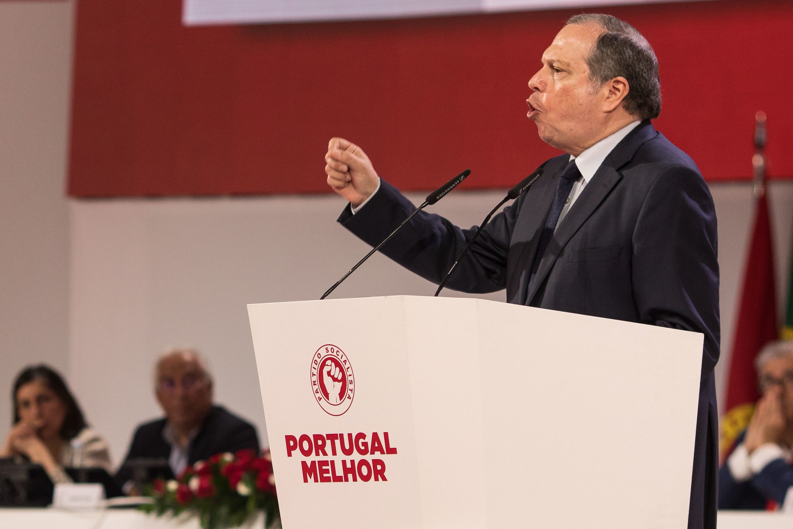 PS/Congresso: Carlos César reeleito presidente do partido