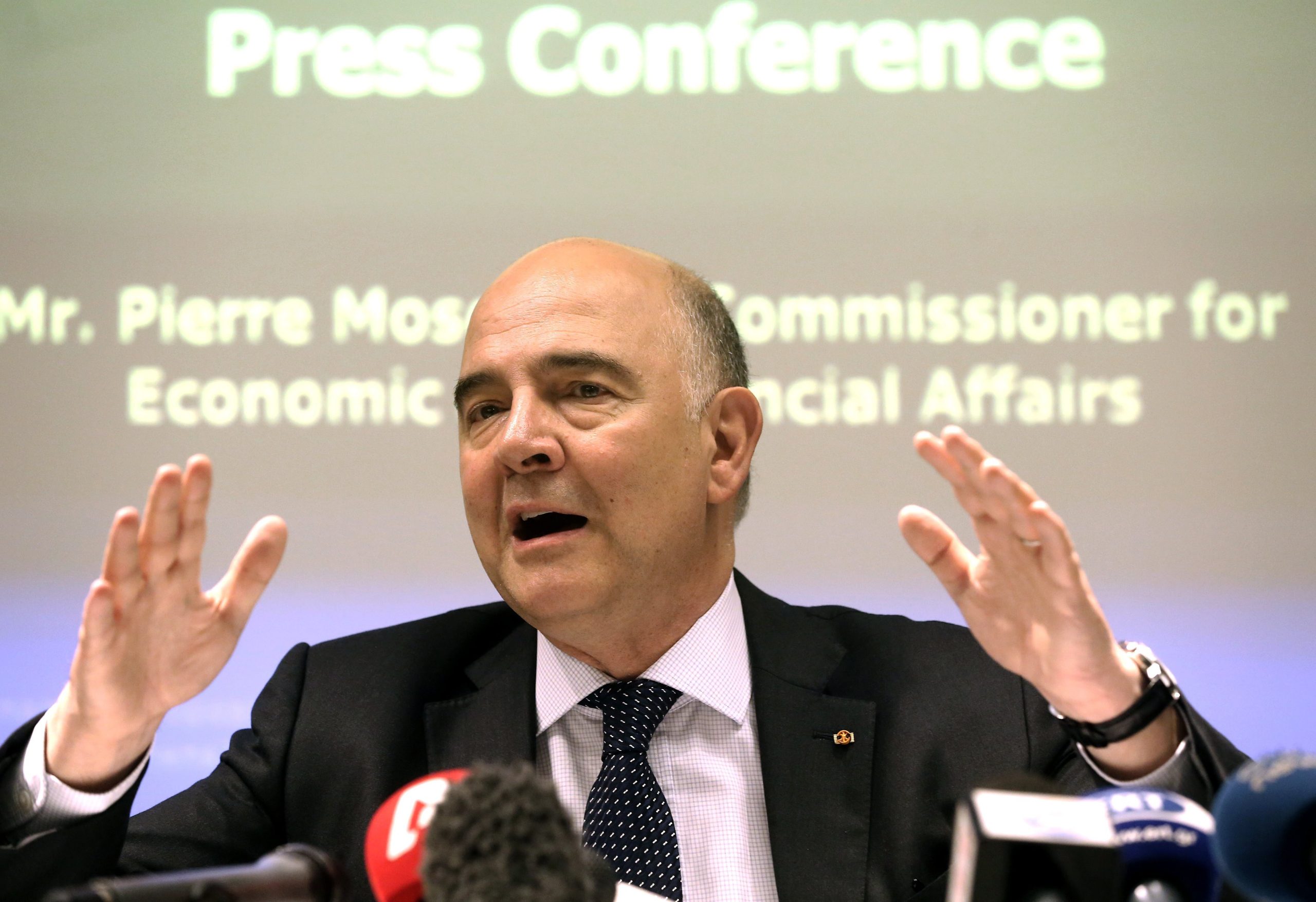 Pierre Moscovici acredita que Grécia sairá do resgate em 2018