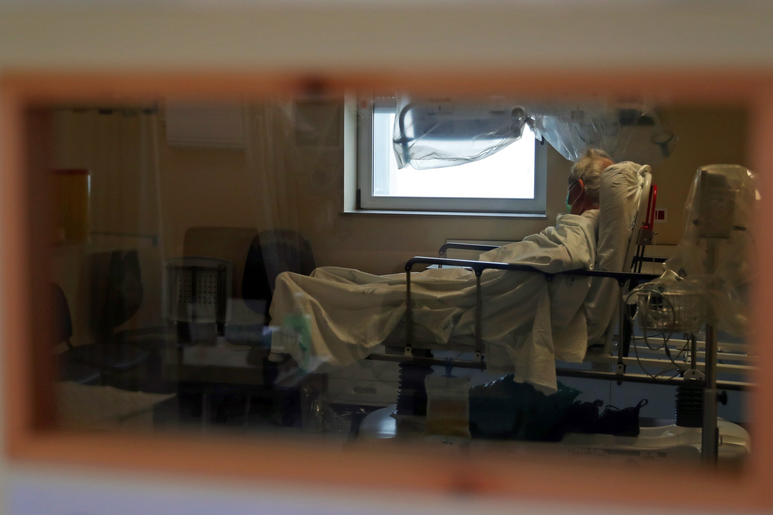 Covid-19: Hospital de Évora com 16 profissionais de Saúde em confinamento