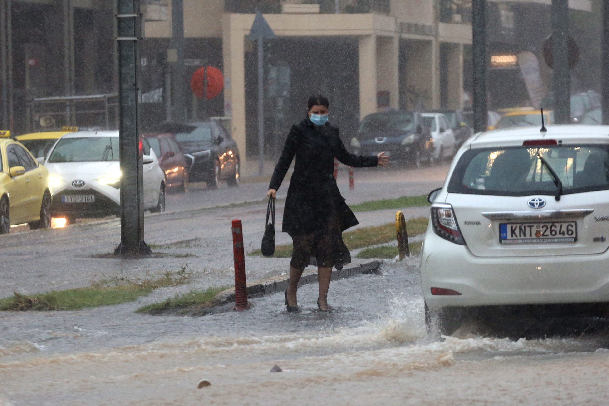 Tempestade Balos provoca graves inundações em Atenas