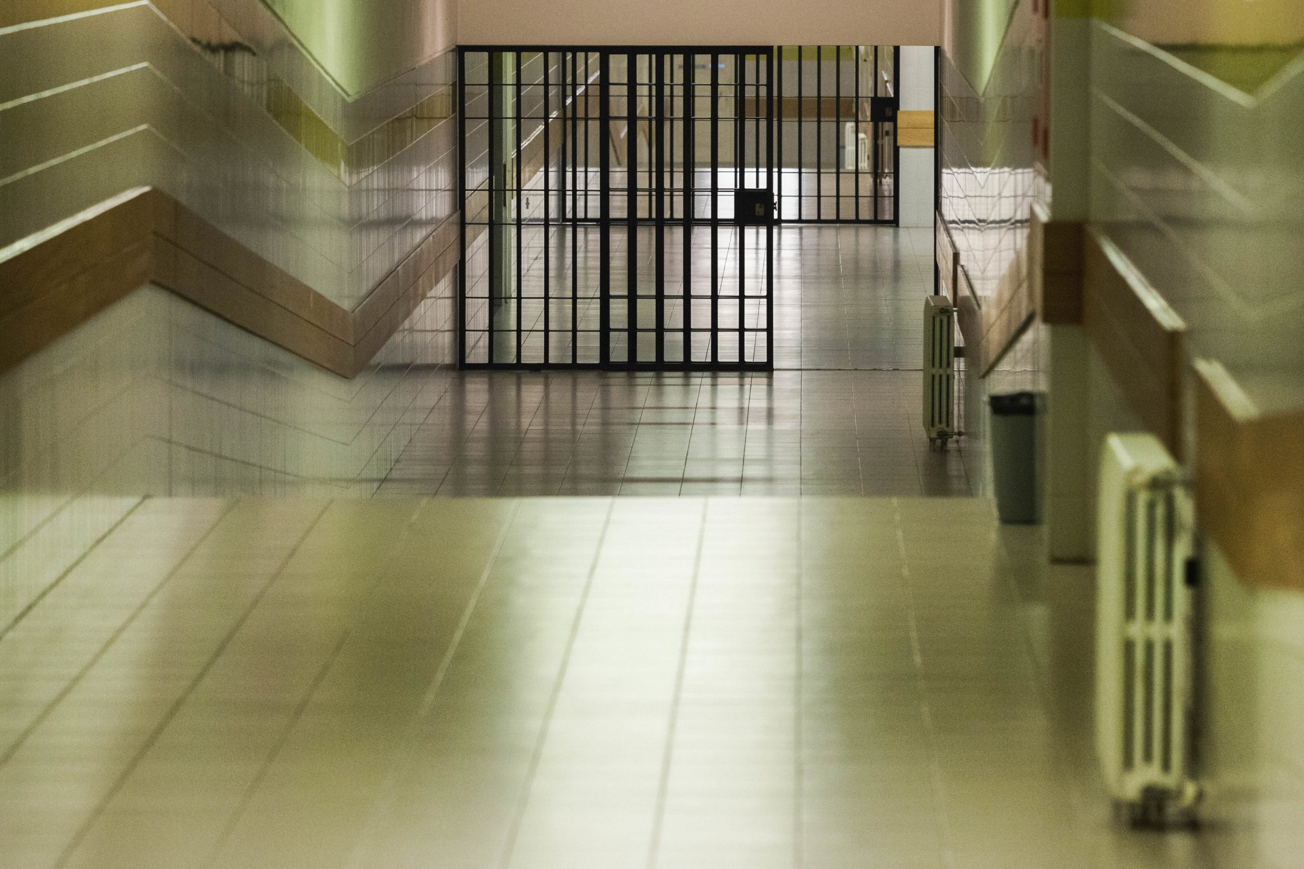 Estado português condenado a pagar mais de 16 mil euros por condições de detenção desumanas