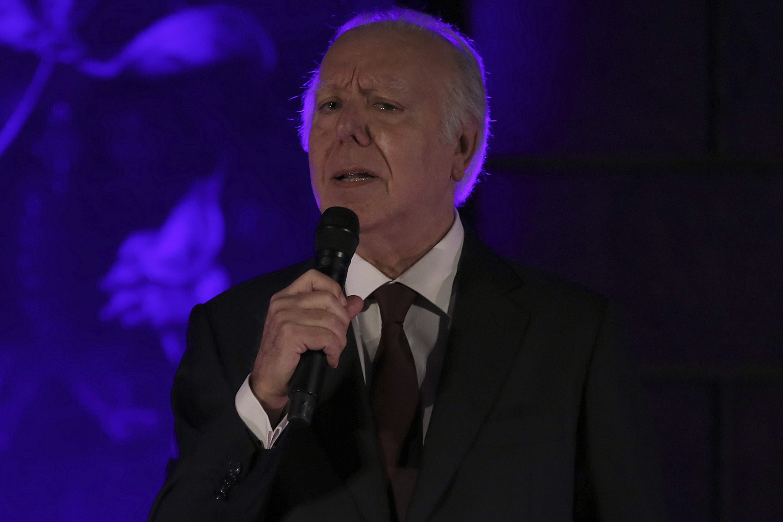 Carlos do Carmo edita “E Ainda…”, novo álbum em que canta Sophia, Saramago e Herberto Helder