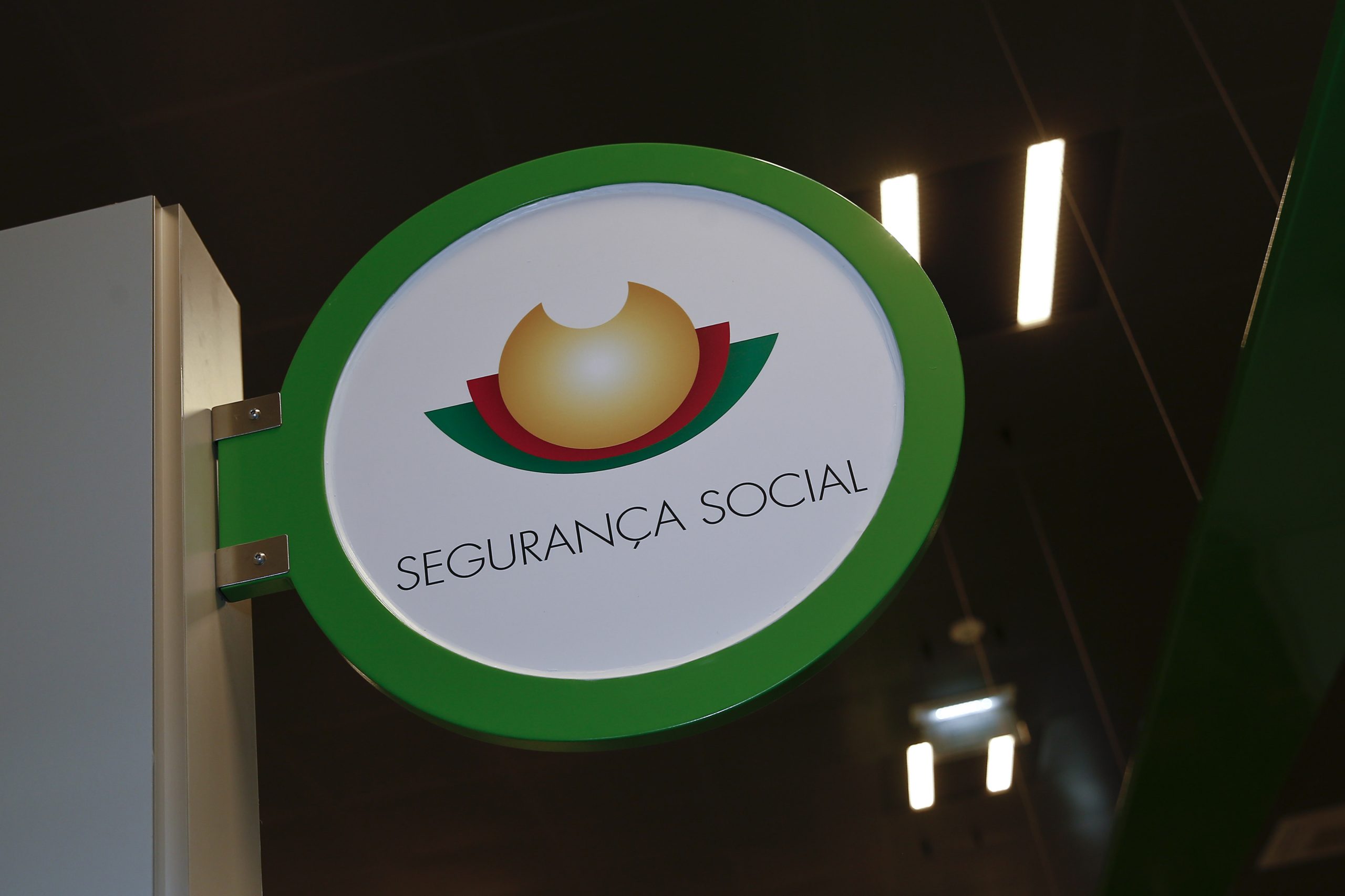 Provedora de Justiça alerta para atrasos na atribuição do abono de família