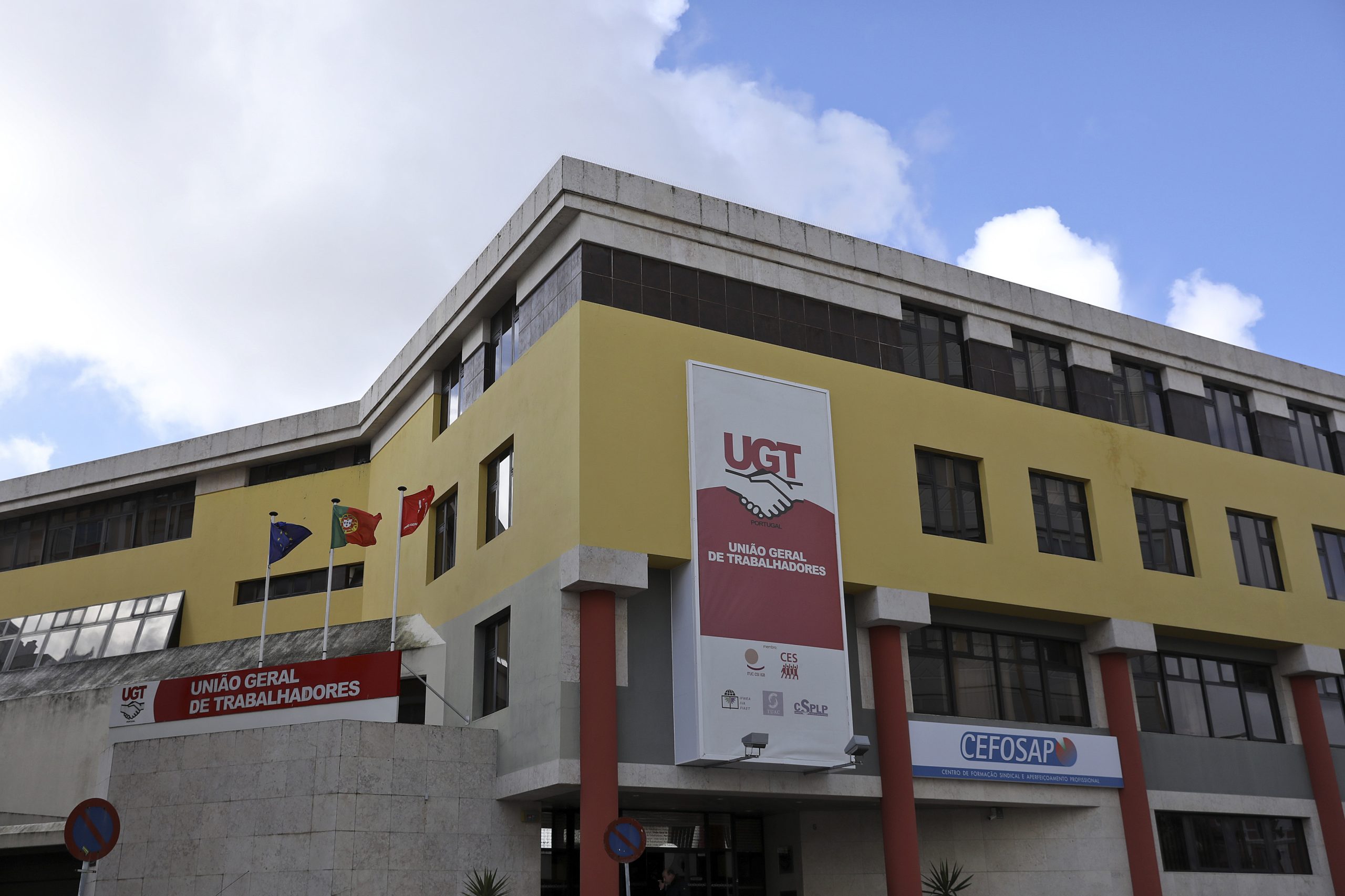 UGT quer melhoria do salário mínimo e descongelamento de carreiras