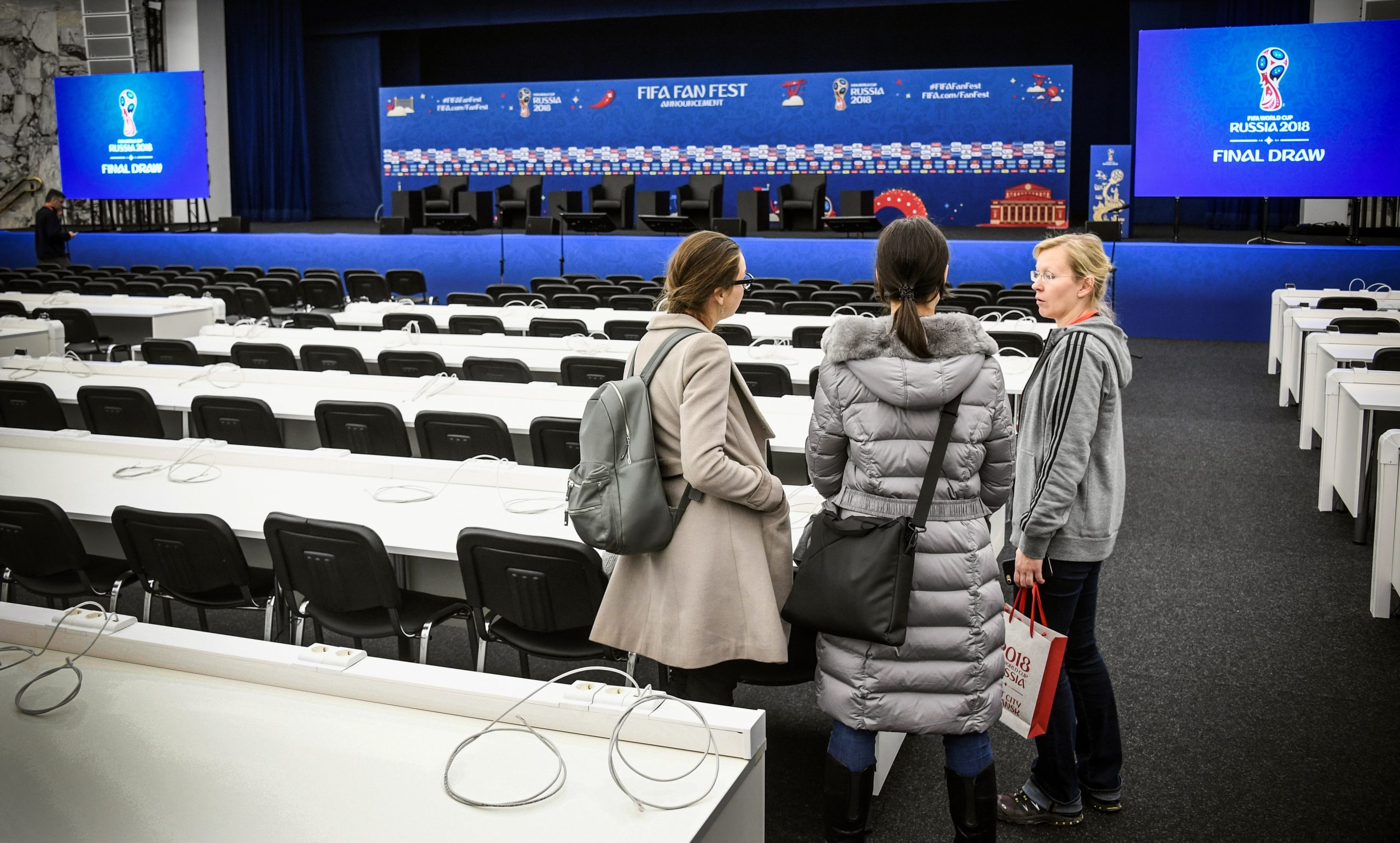 #MeToo no futebol? Beijos à força e assédio: mulheres enfrentam sexismo no Mundial