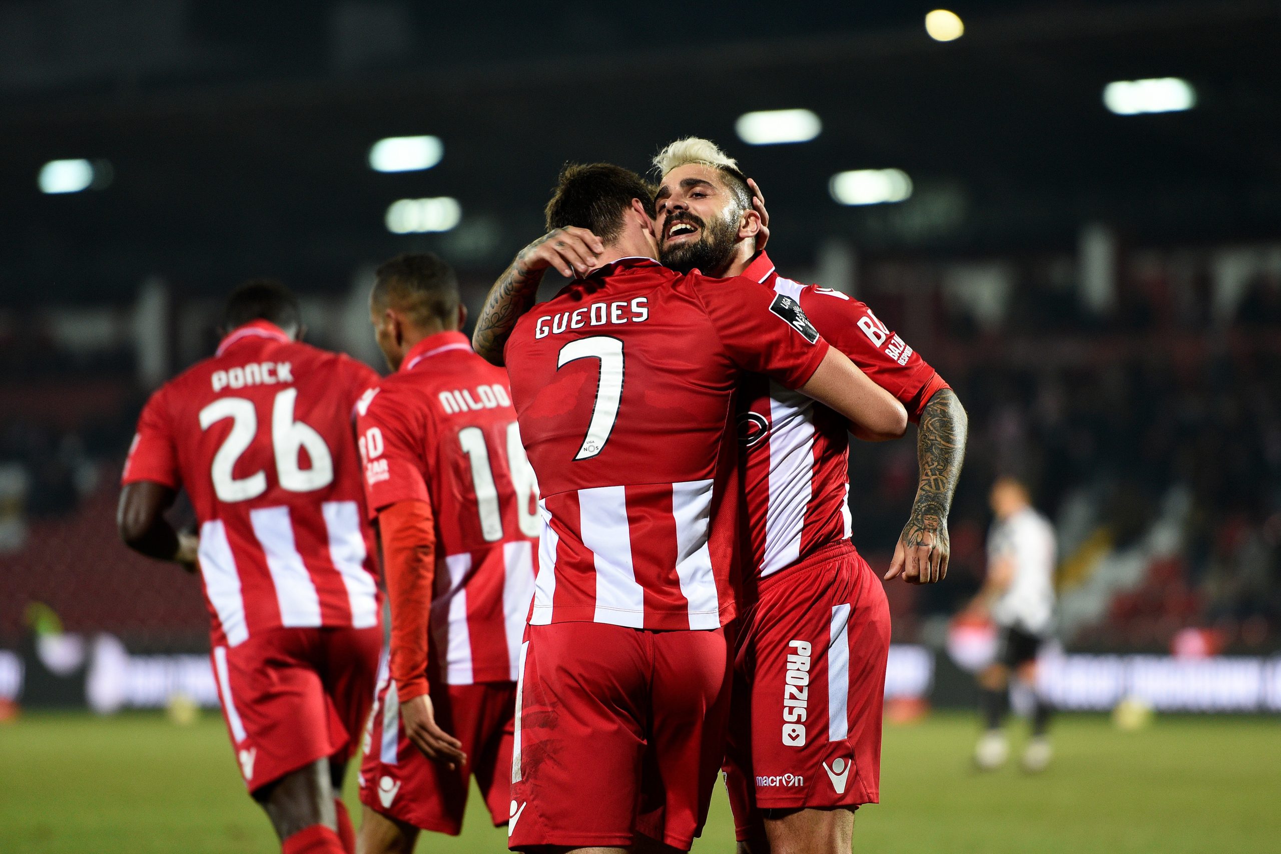 Aves regressa às vitórias na I Liga mas continua em último