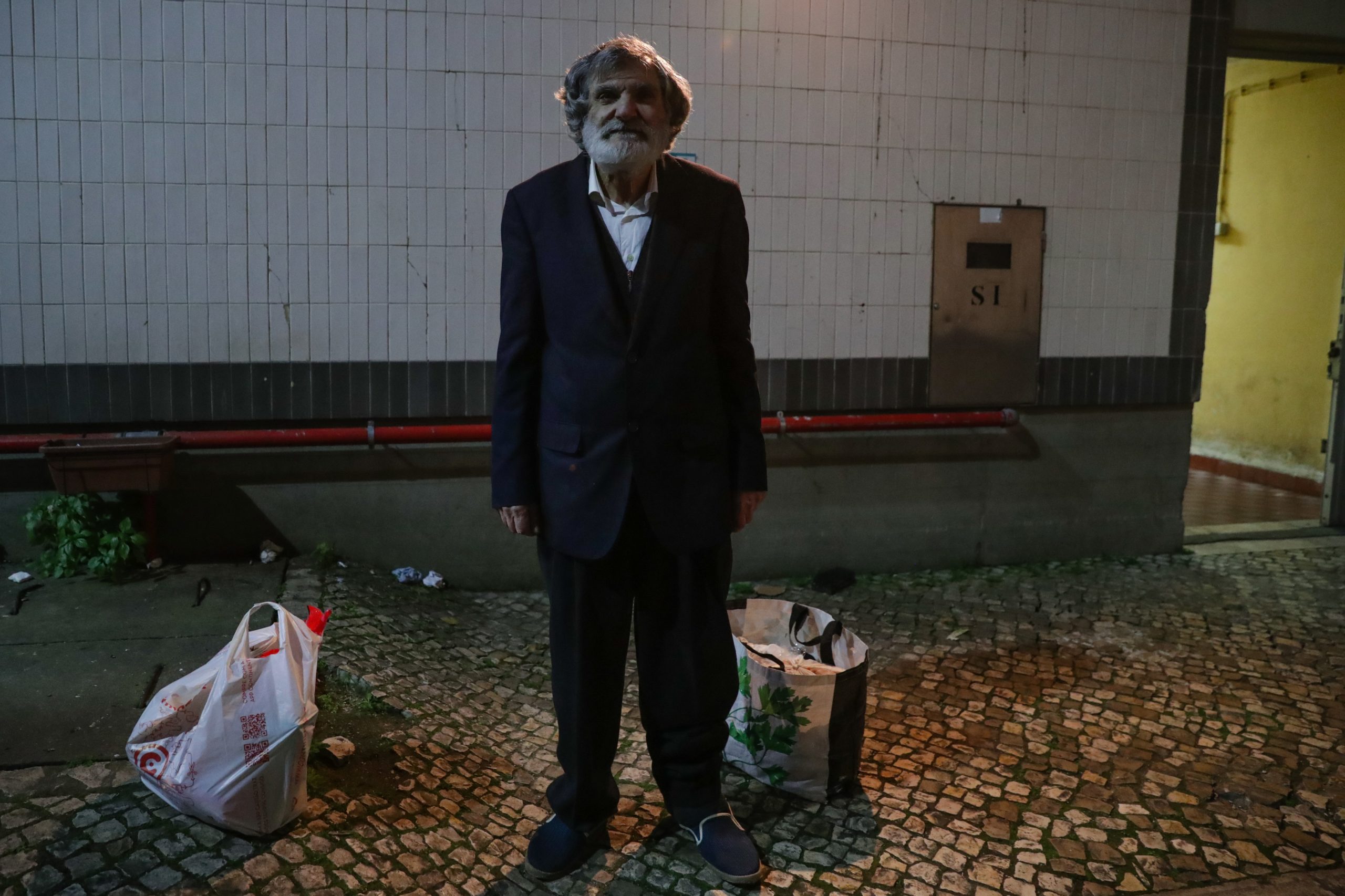 REPORTAGEM: Covid-19: A ajuda aos sem-abrigo numa Lisboa presa a um eterno domingo