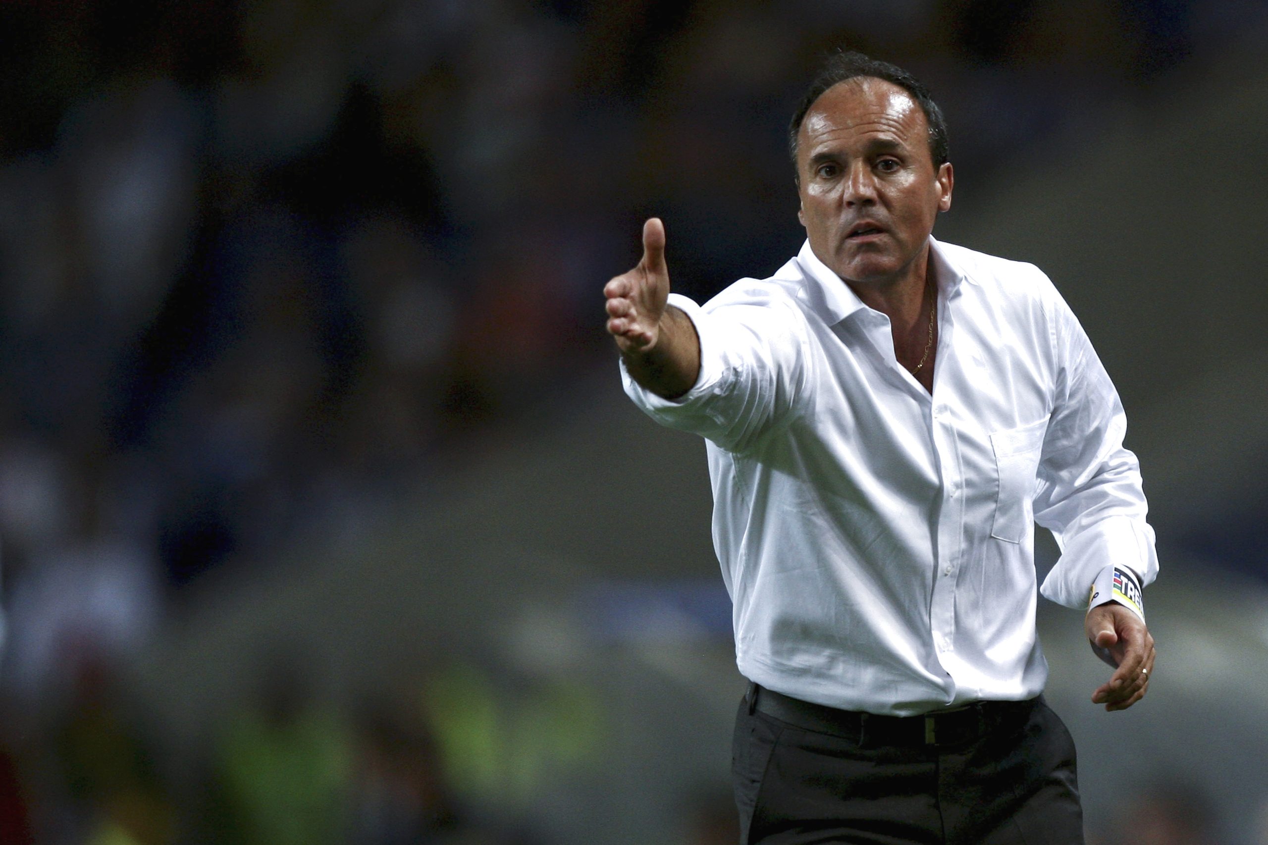 Treinador Ulisses Morais deixa Johor Darul Tazim por “doença na família”