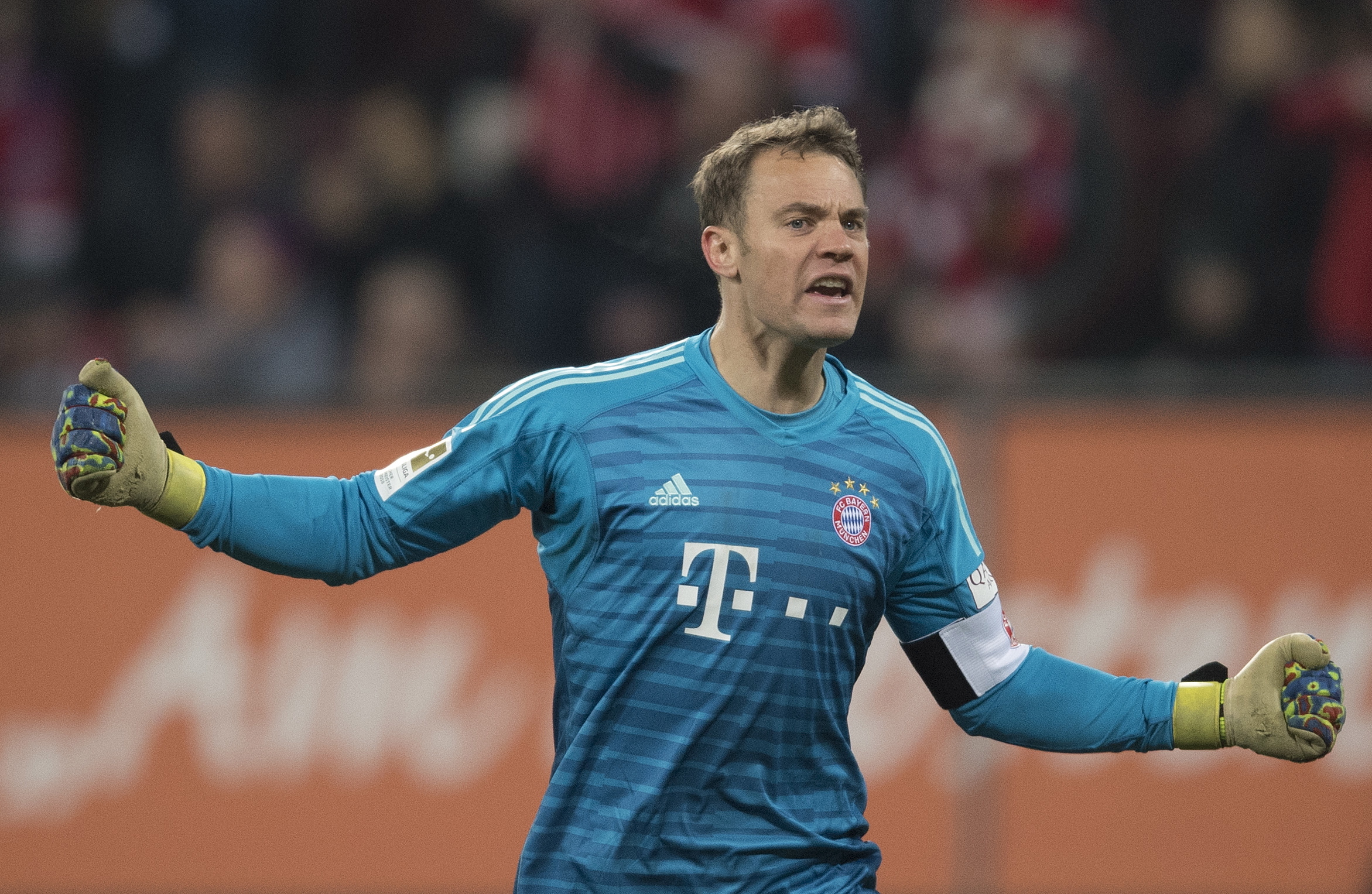 Bayern recupera duas vezes de desvantagem para ganhar em Augsburgo