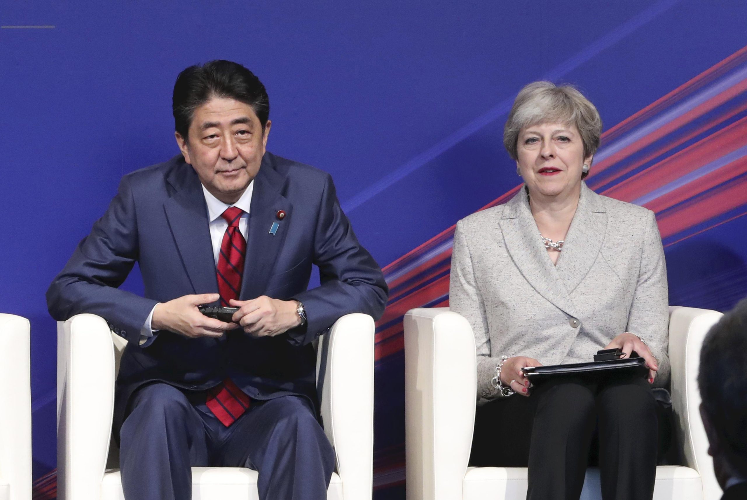Theresa May participa em conselho de segurança nacional do Japão
