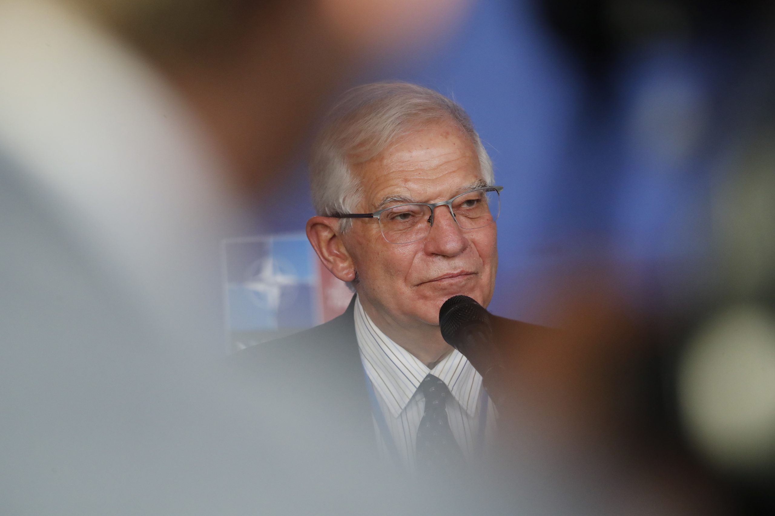 Josep Borrell afirma que a Europa precisa de migrantes — mas o fluxo deve ser regulado