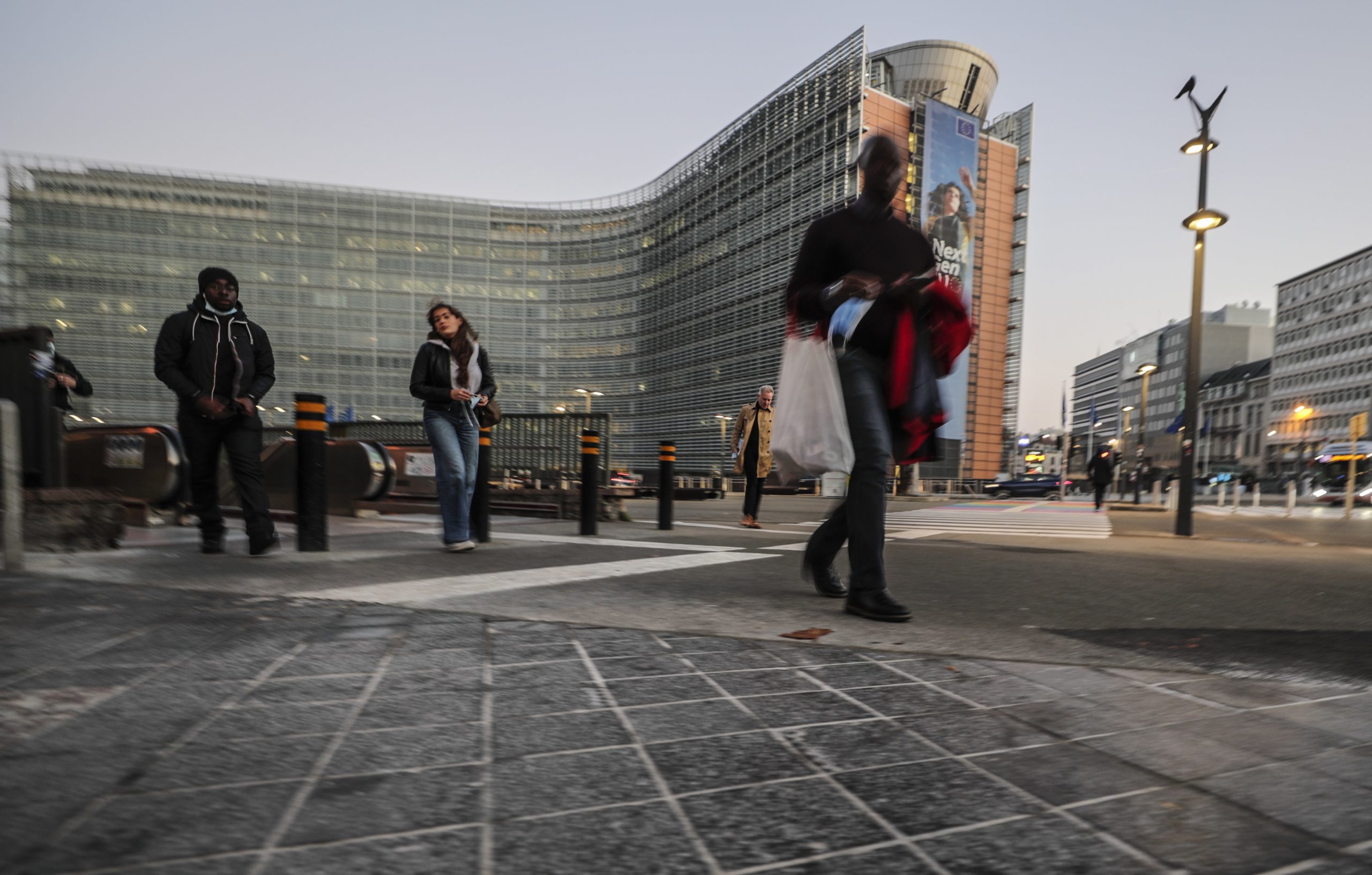 Bruxelas revê em alta inflação para 2022, que atinge 3,5% na zona euro