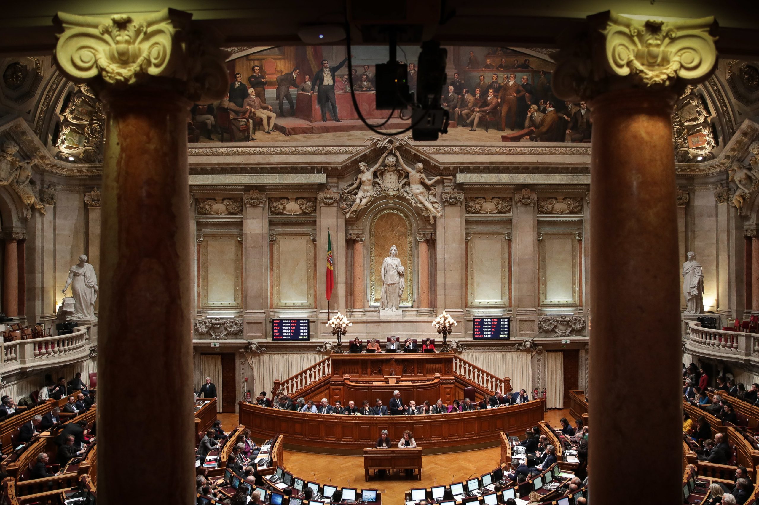Proteção dos advogados na doença e na parentalidade em discussão na AR
