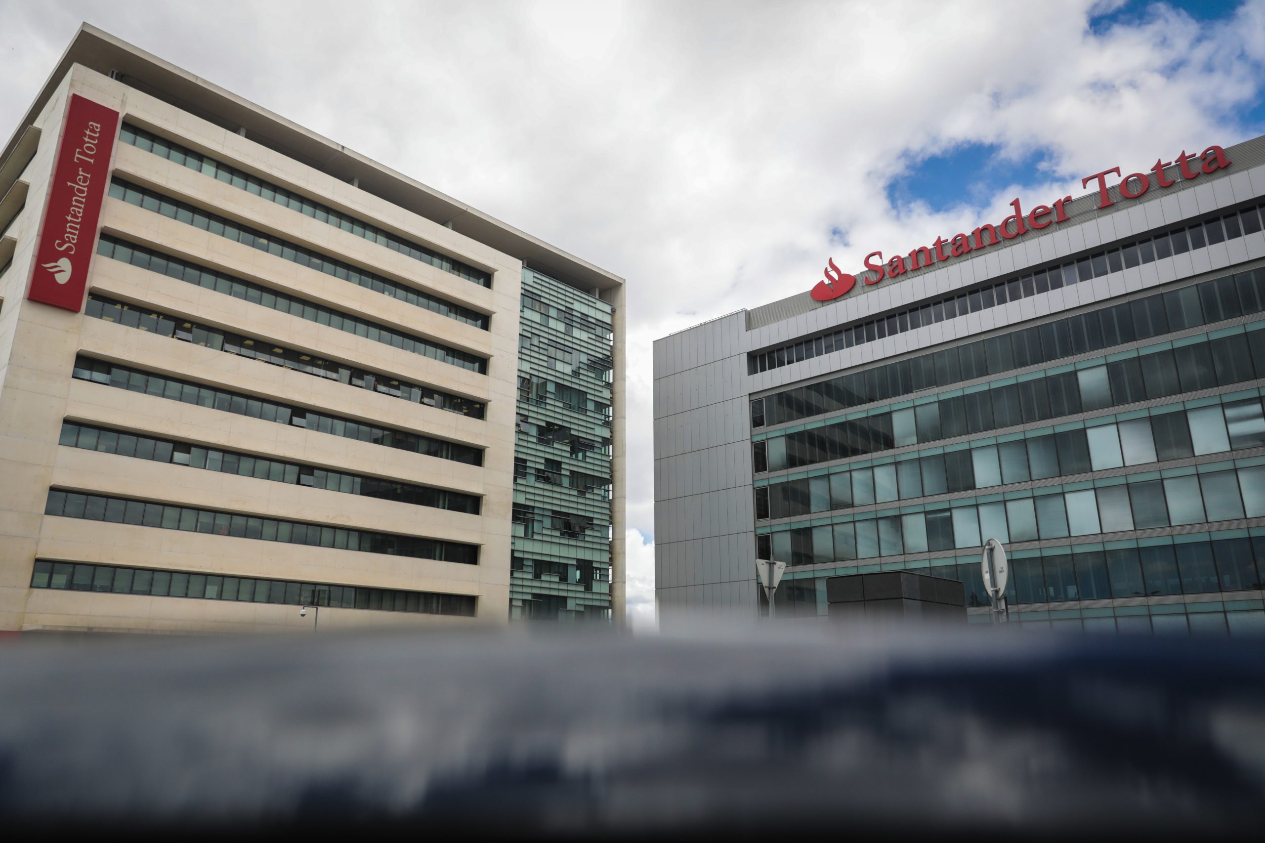 Santander Totta reduziu 111 trabalhadores e fechou 40 agências até setembro