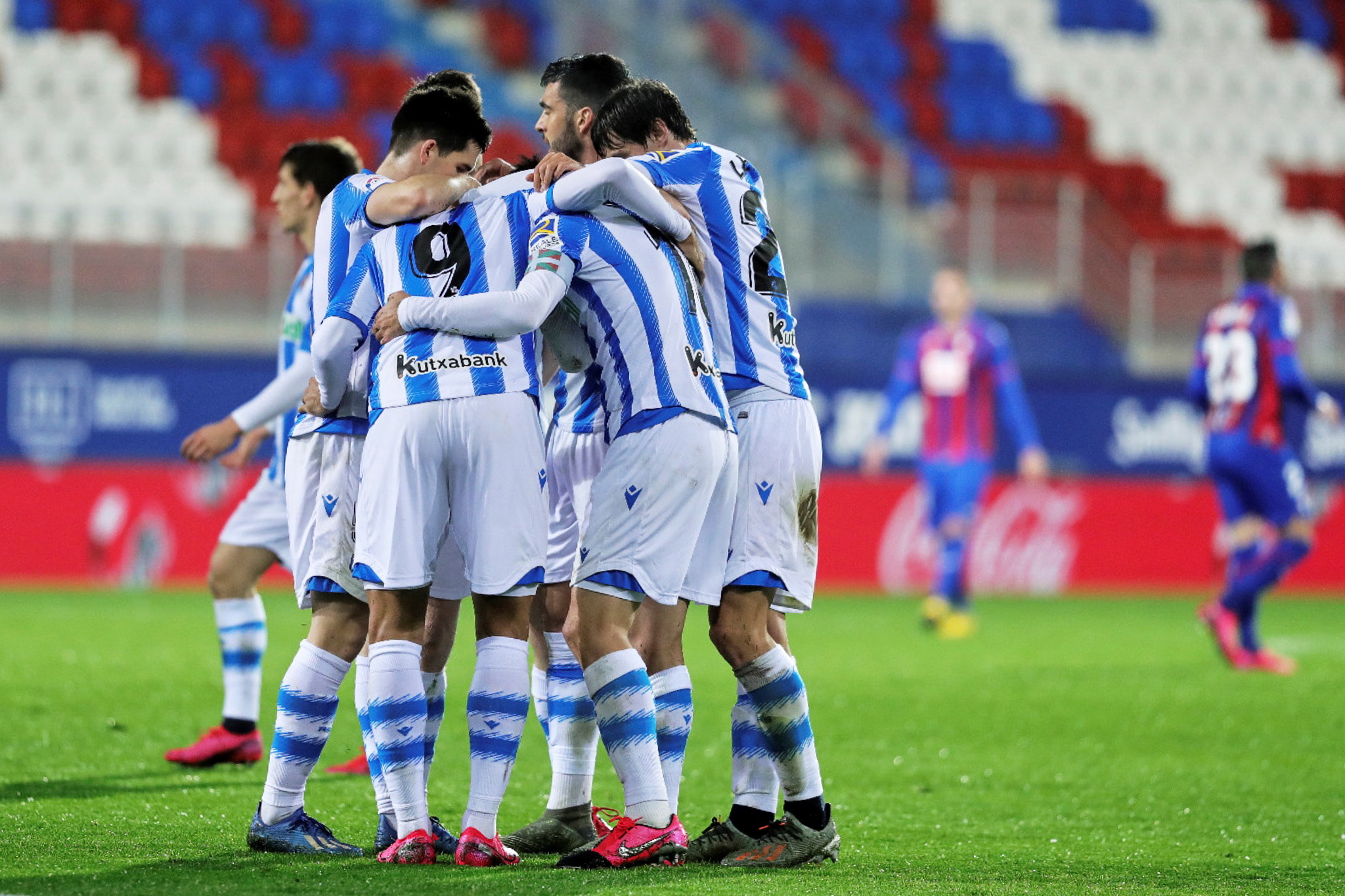 Covid-19: Real Sociedad permite regresso aos treinos e acorda redução salarial