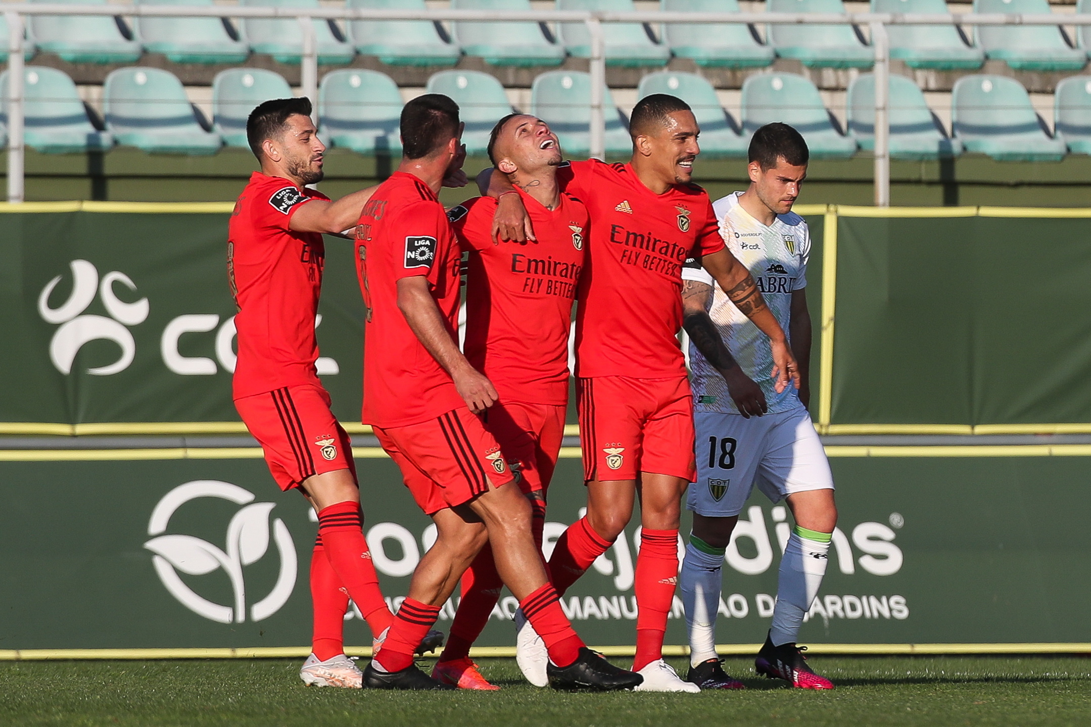 Benfica vence em Tondela e fica a apenas um ponto do FC Porto