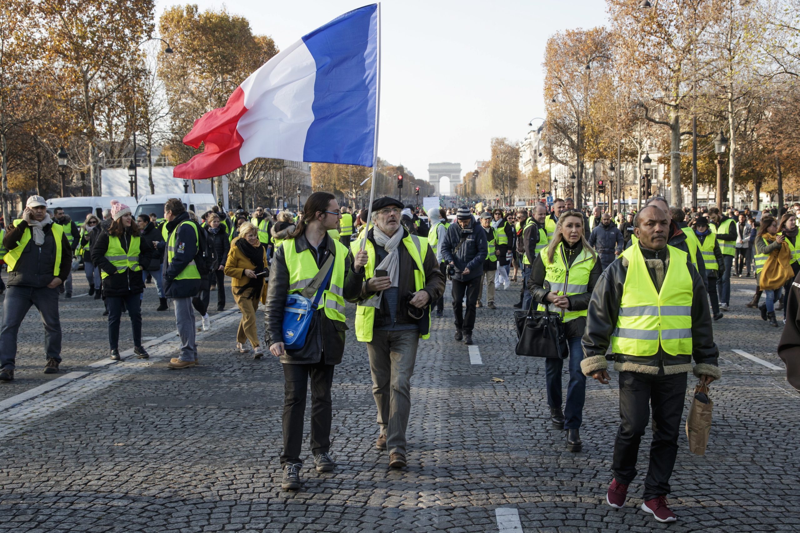 “Coletes amarelos”: Vários detidos em confrontos em Paris